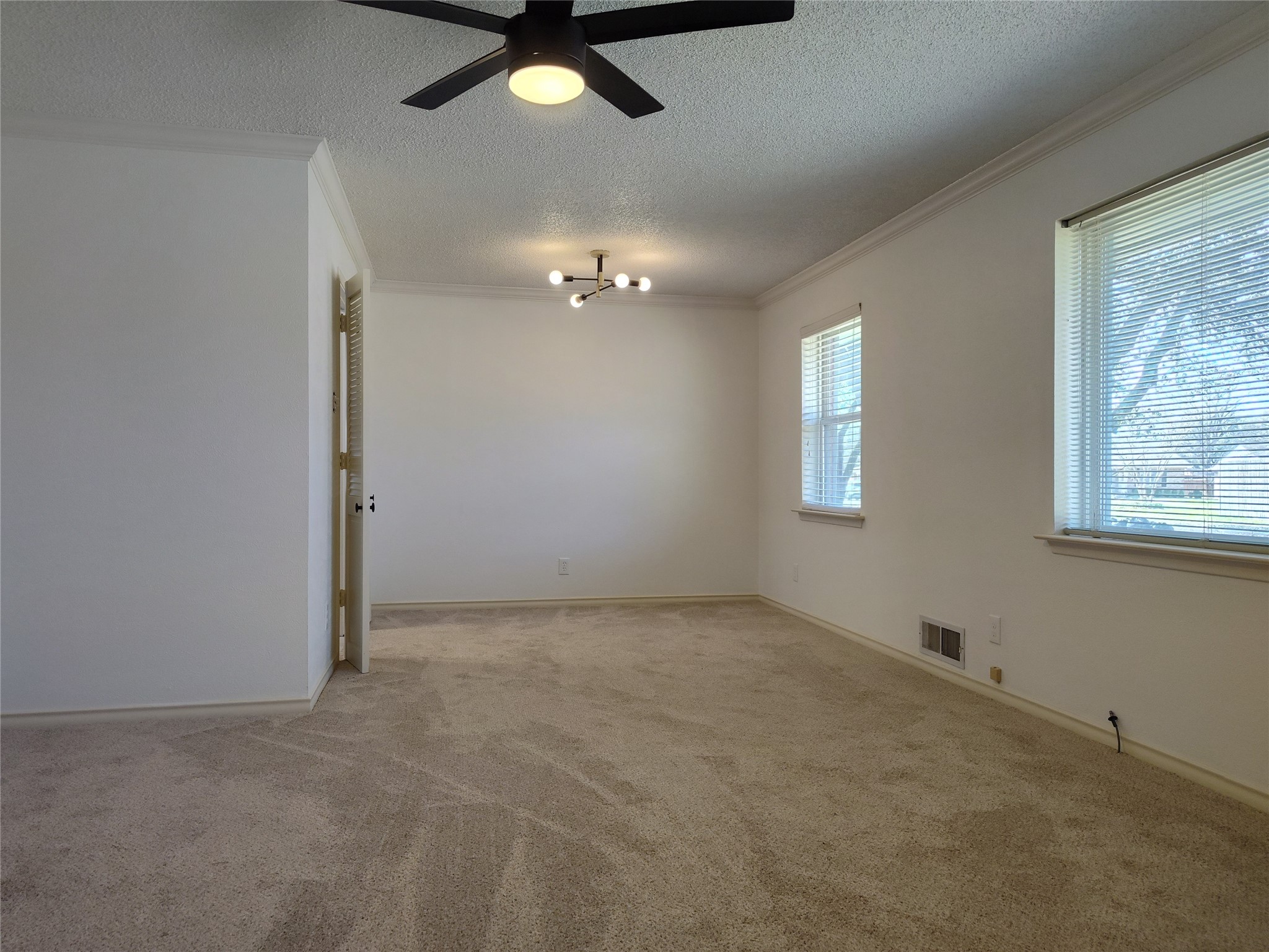 910 Worcester Lane Garland TX 75040