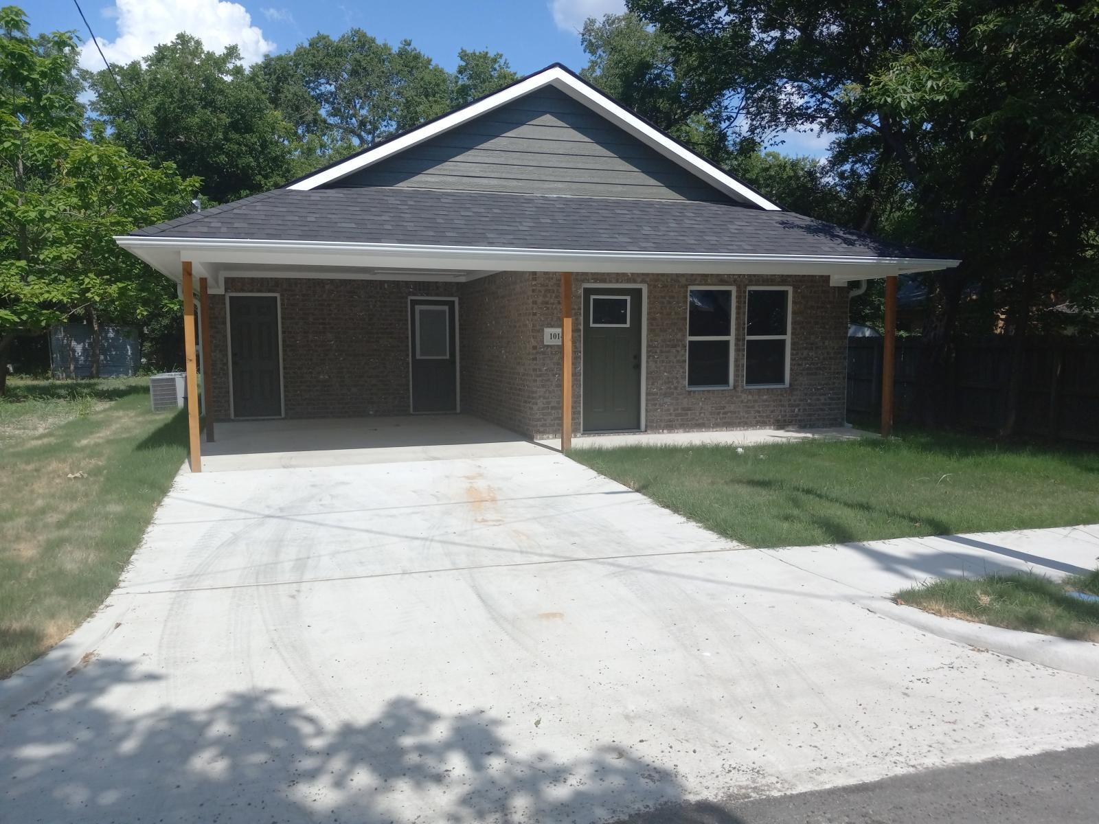 1014 Pine Street Bonham TX 75418