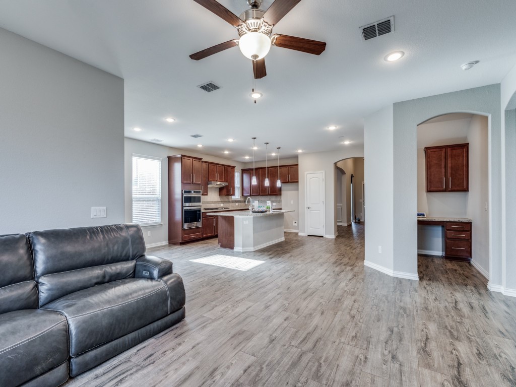 944 Crest Breeze Drive Fort Worth TX 76052