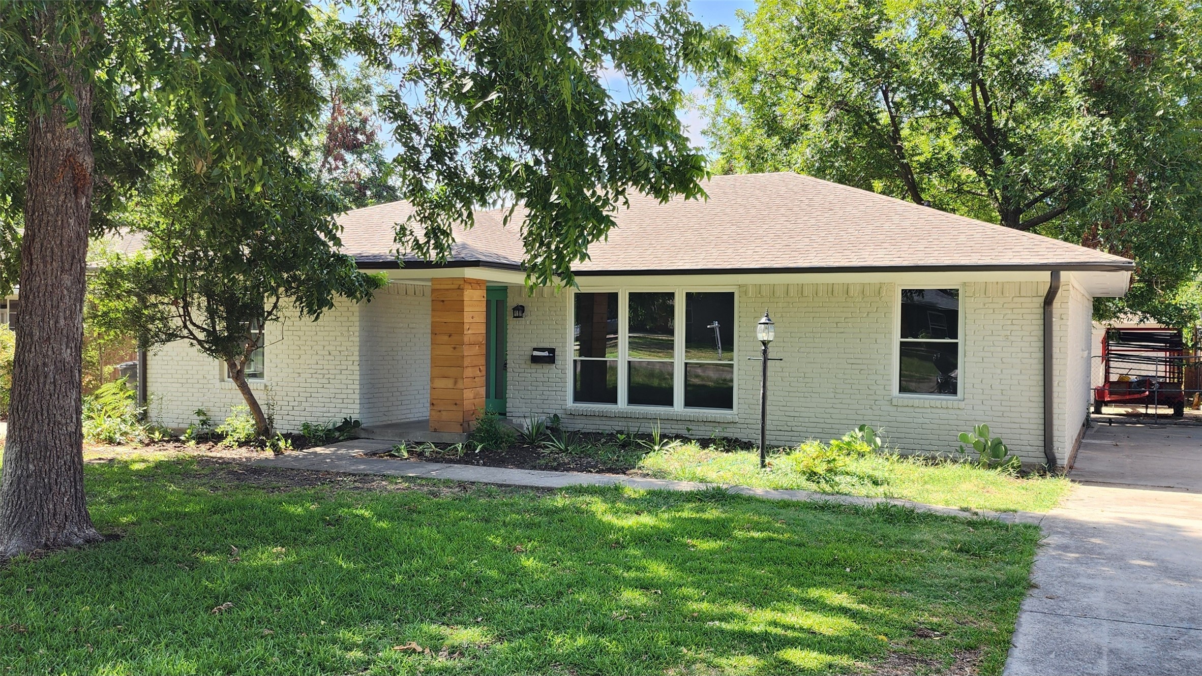 Dallas TX, 2812 San Medina Avenue