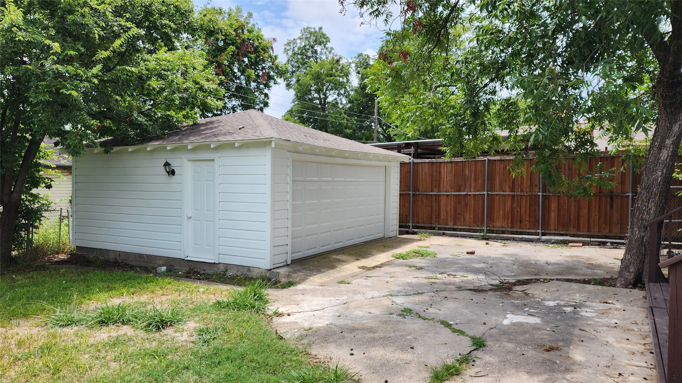 2812 San Medina Avenue Dallas TX 75228