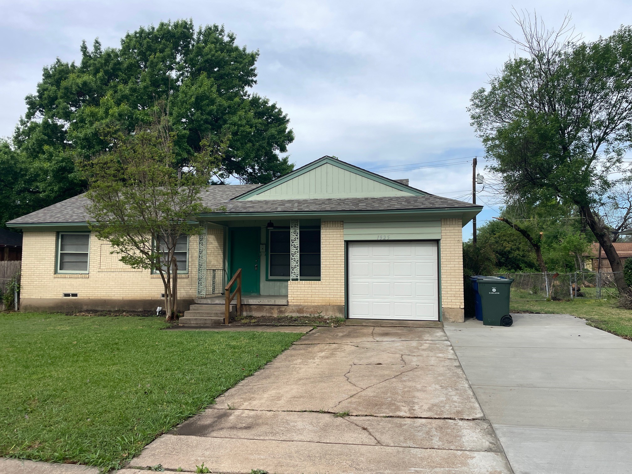 1925 Hilltop Drive Garland TX 75042