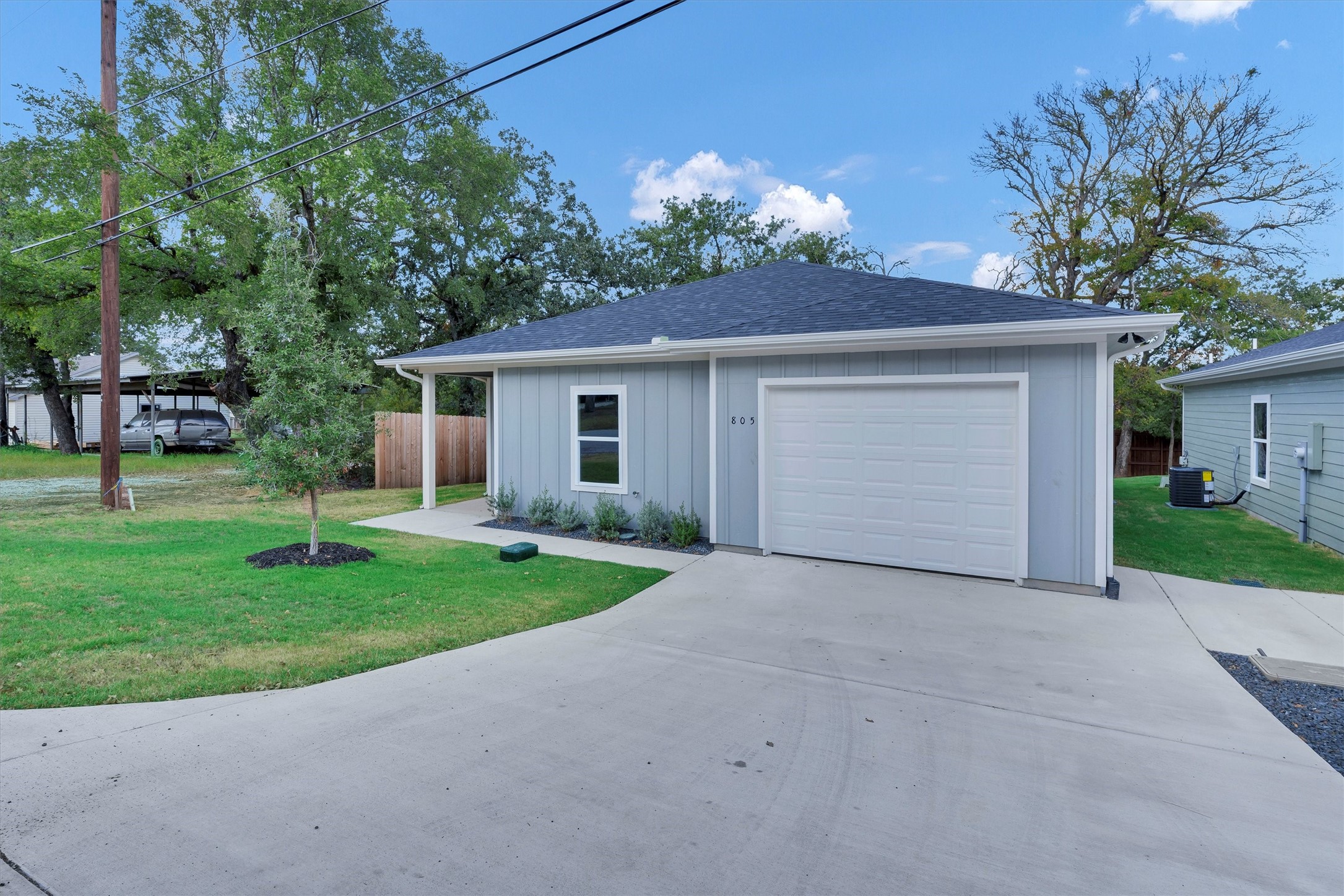805 Branding Iron Trail Granbury TX 76049