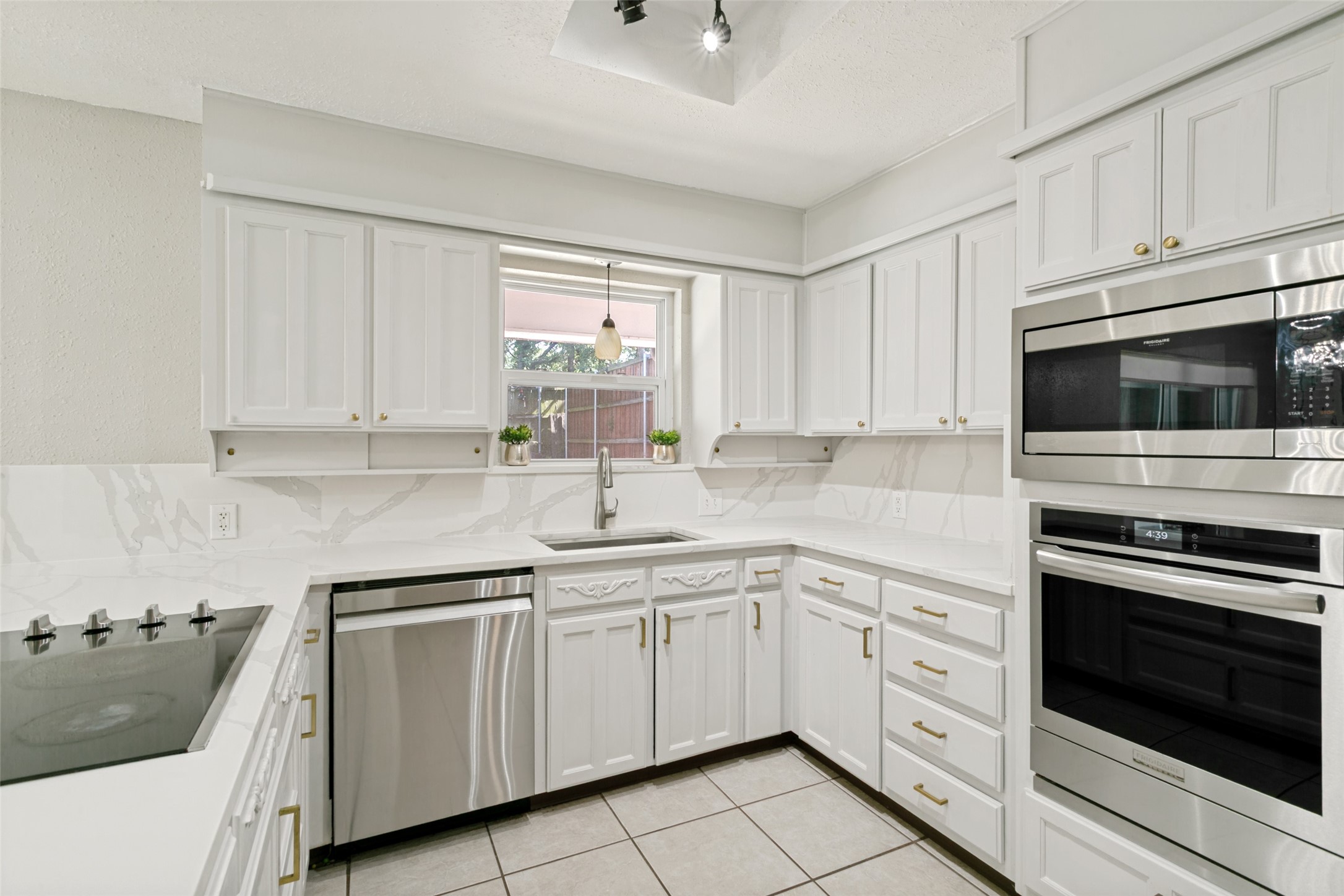 3012 Pin Oak Lane Bedford TX 76021