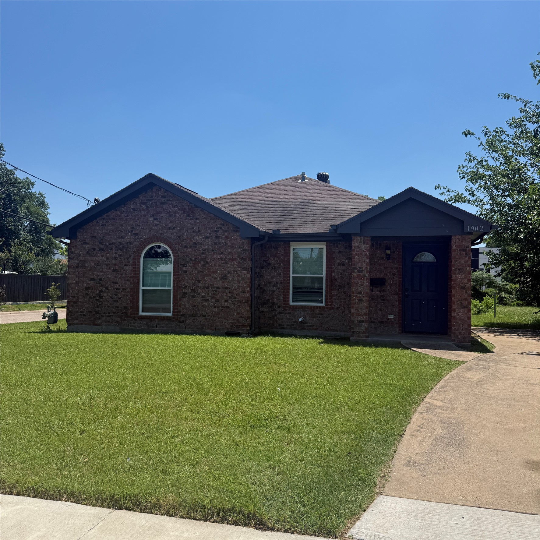 1902 Angelina Drive Dallas TX 75212