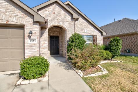 1925 Alton Way Aubrey TX 76227