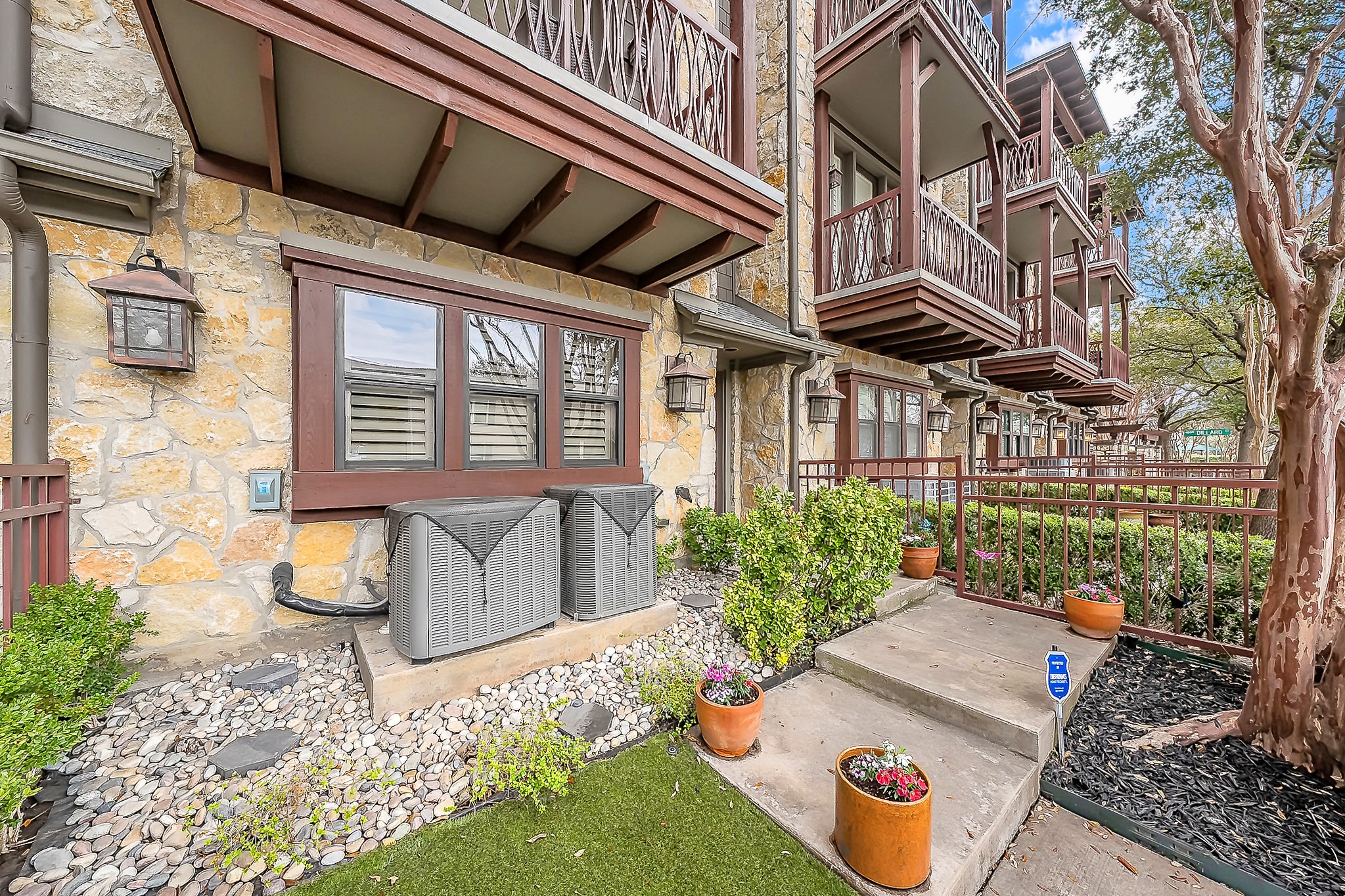 6350 Oriole Drive Dallas TX 75209
