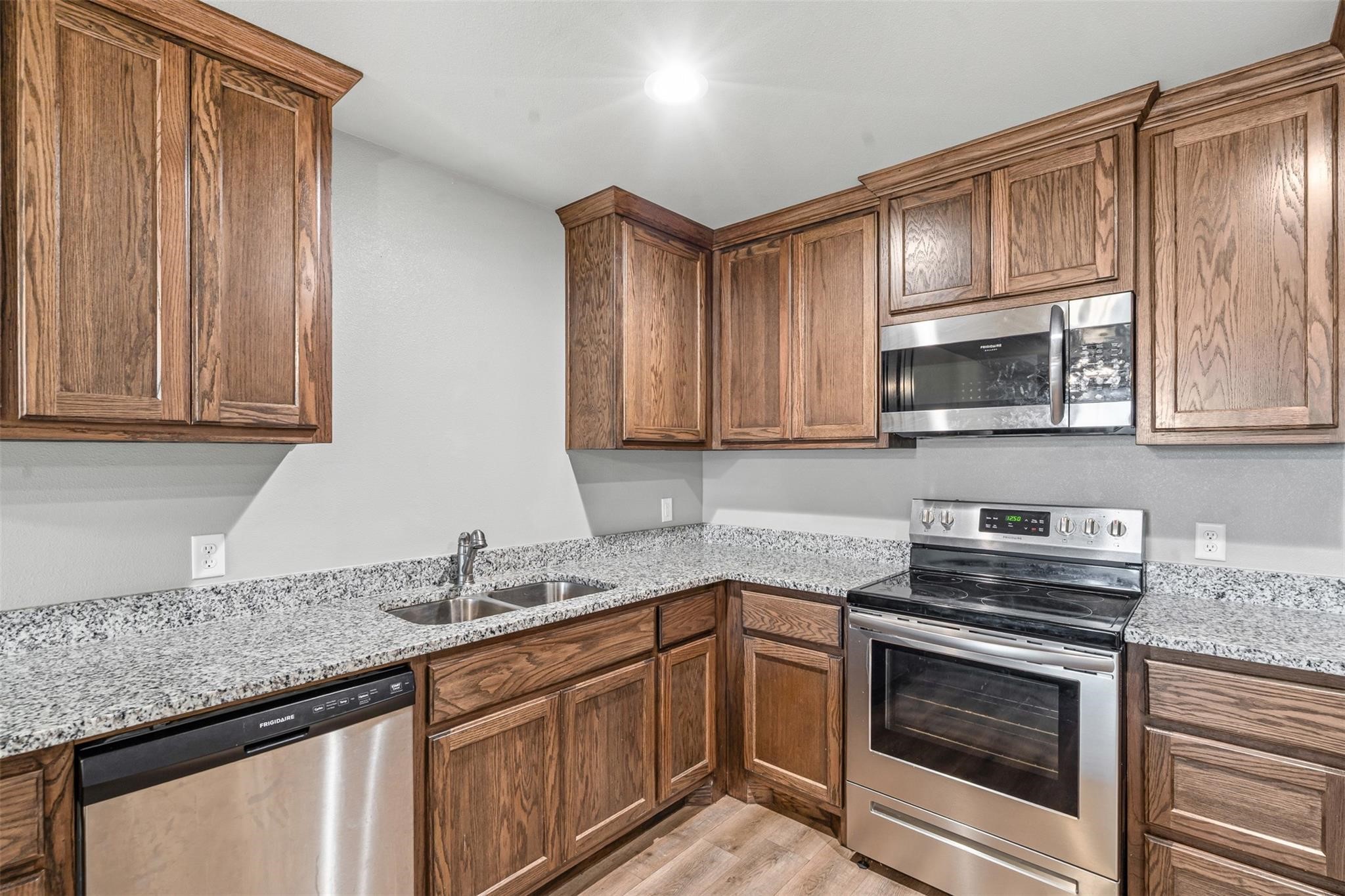 128 Abbey Park Court Granbury TX 76049