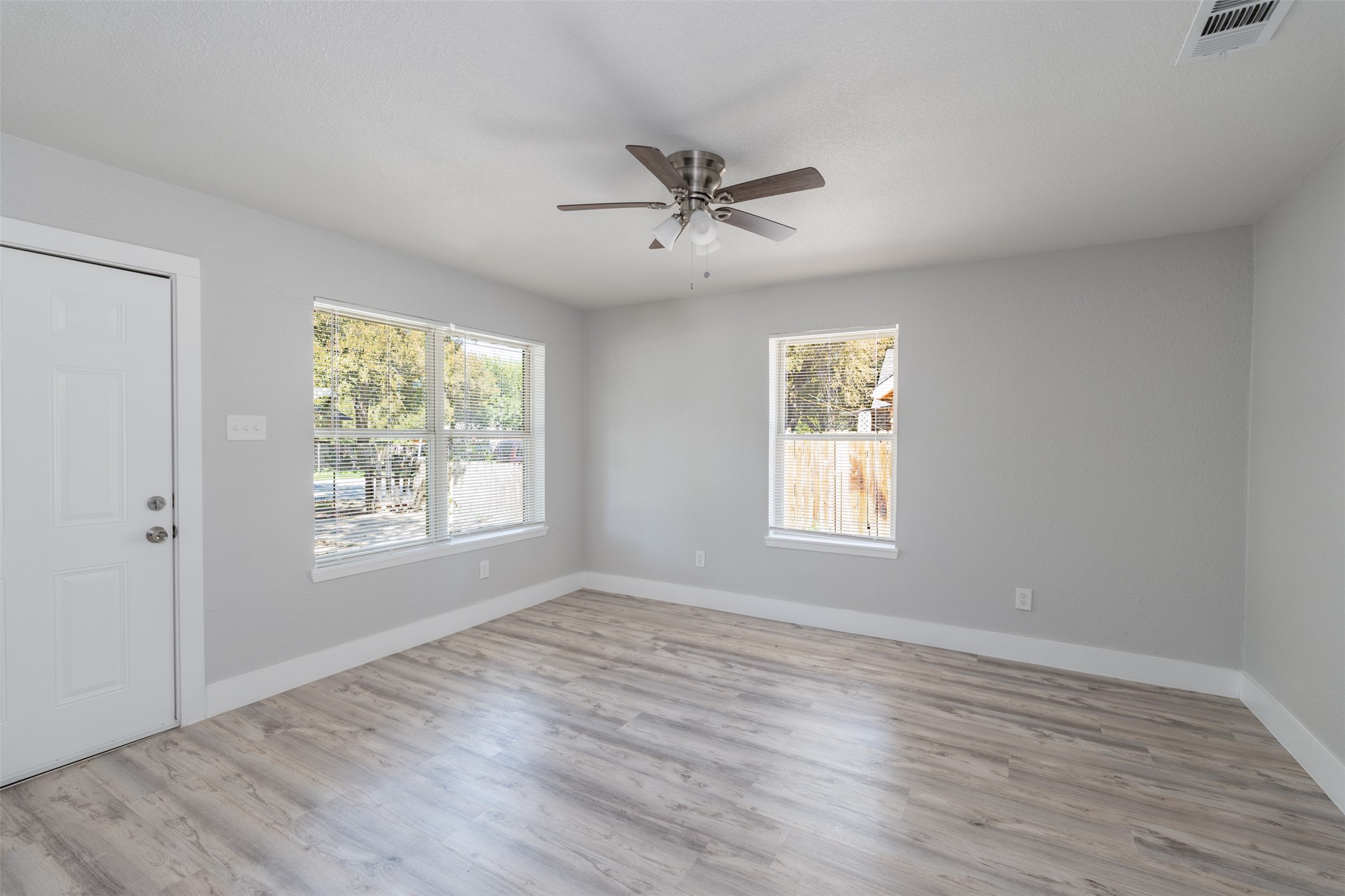 5914 Asbury Avenue Fort Worth TX 76119