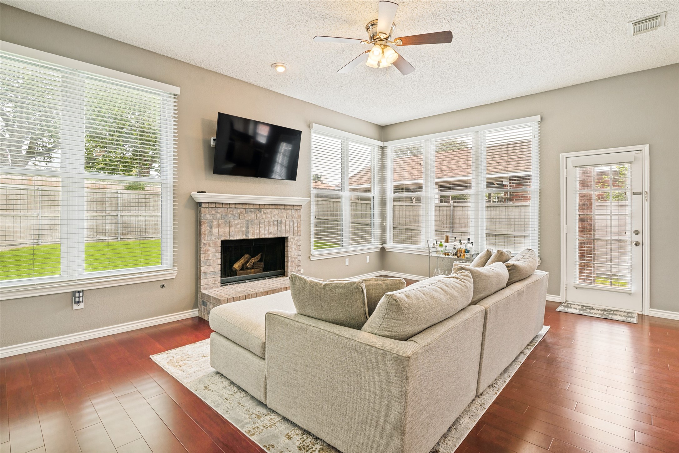 7013 Lo Chalmers Lane Garland TX 75043