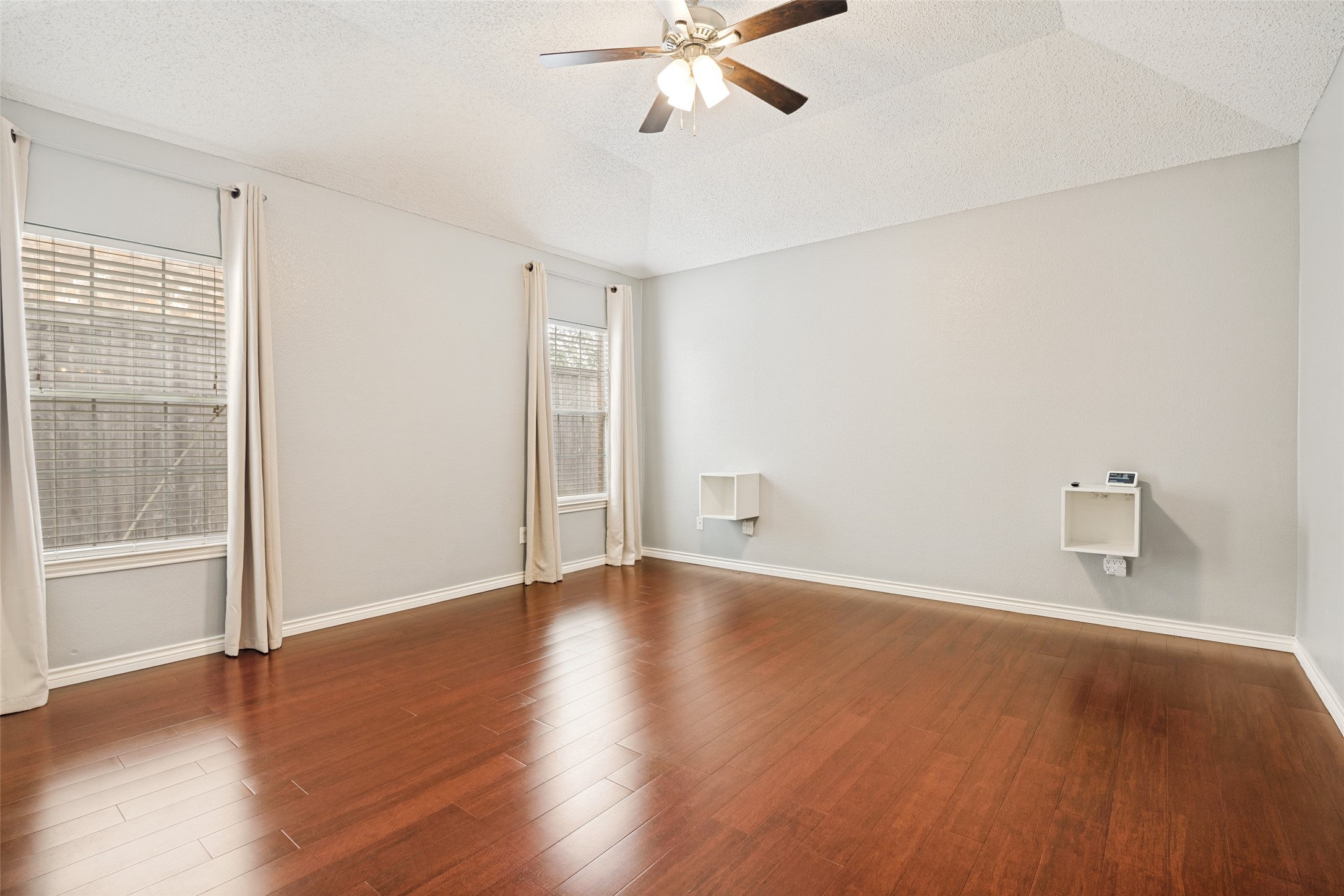 7013 Lo Chalmers Lane Garland TX 75043
