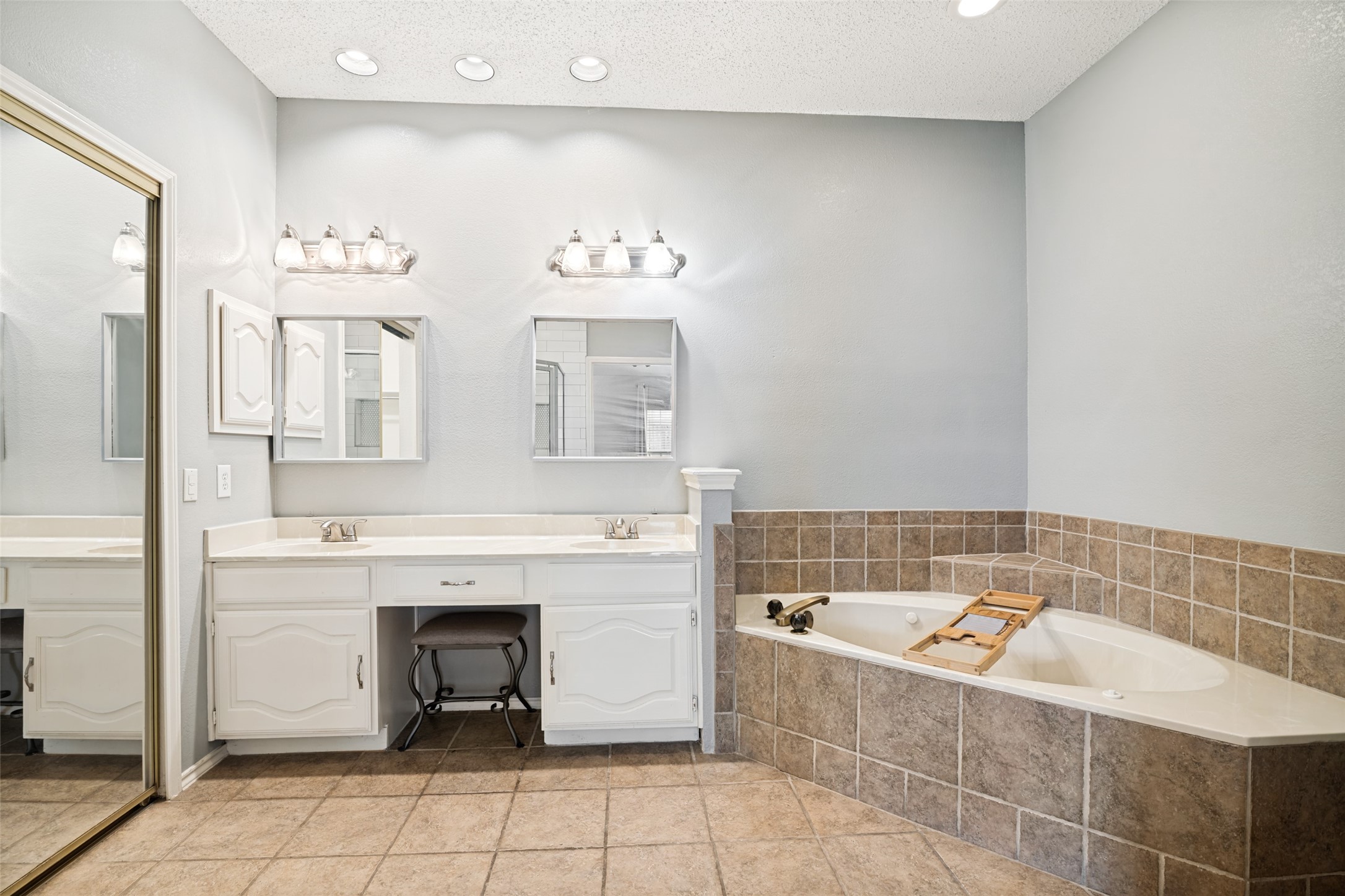 7013 Lo Chalmers Lane Garland TX 75043