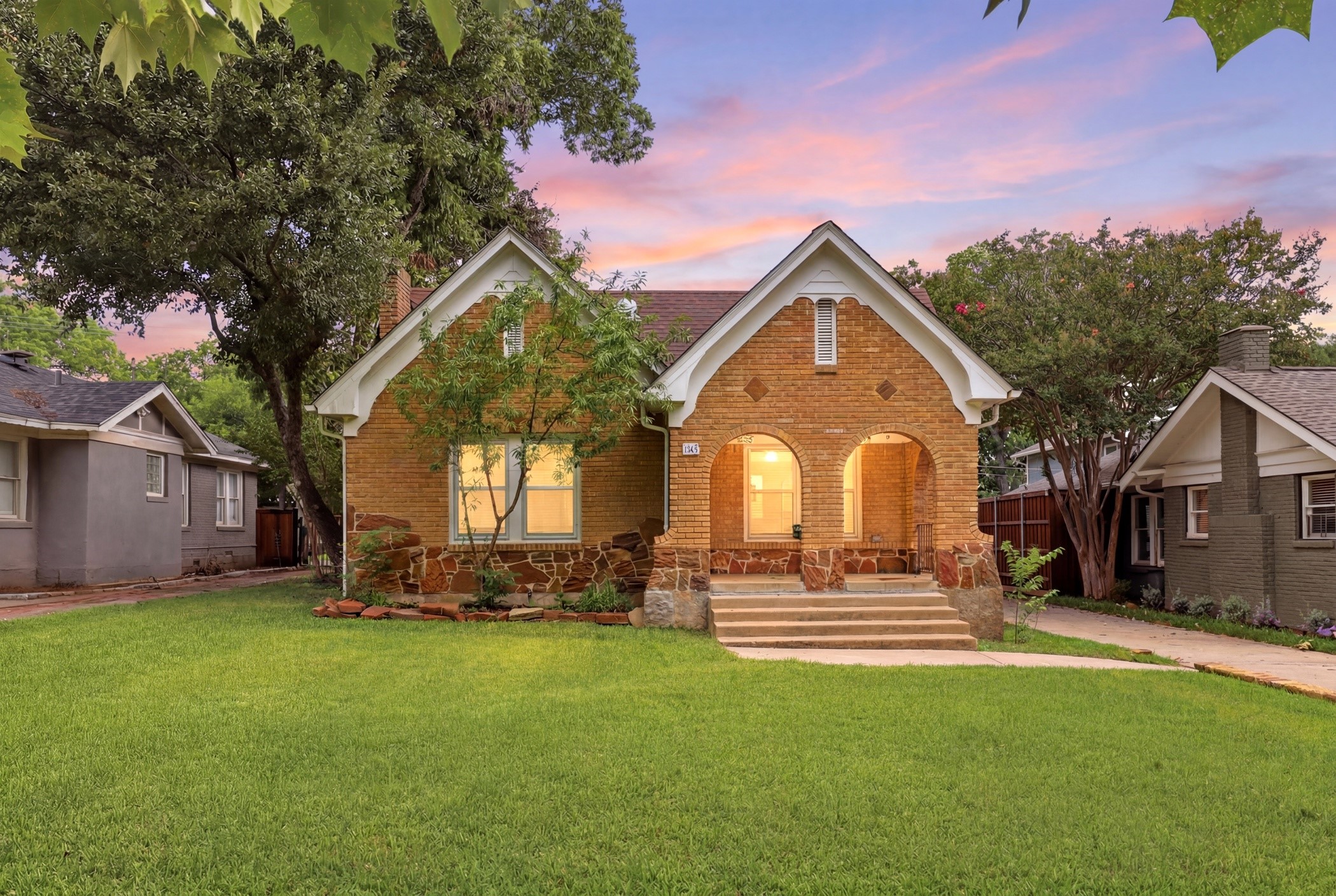 825 Thomasson Drive Dallas TX 75208