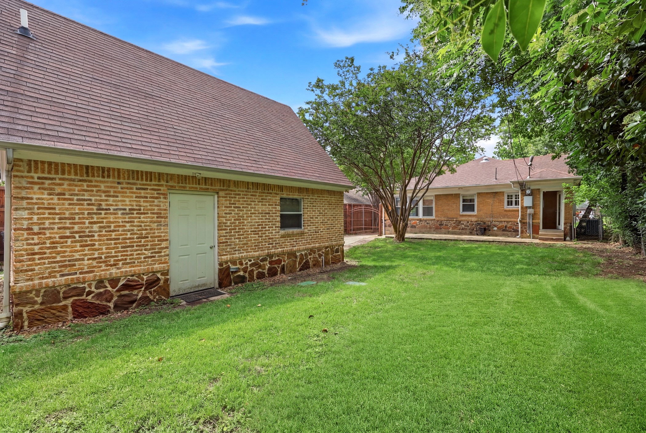 825 Thomasson Drive Dallas TX 75208