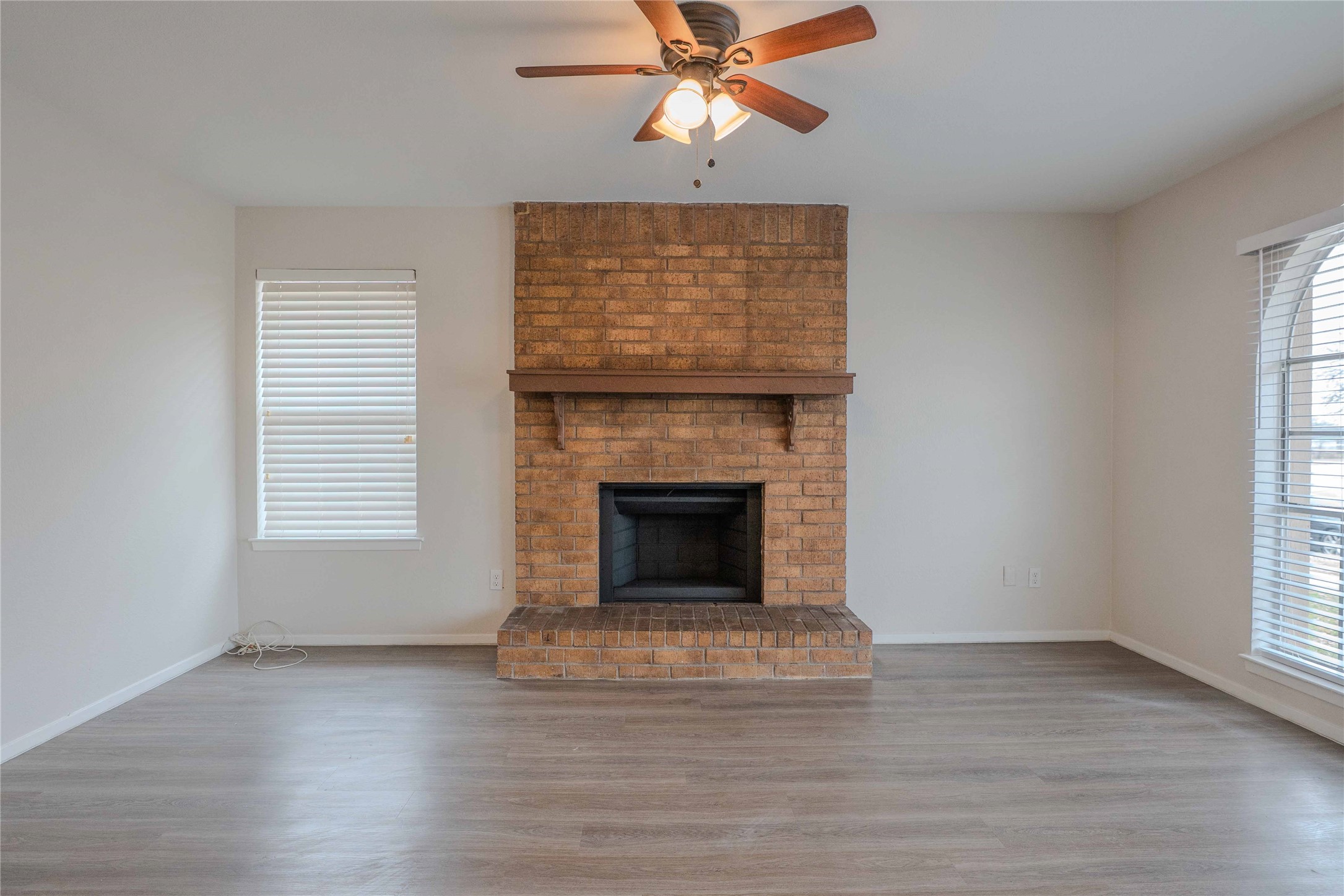 527 Crowley Road Arlington TX 76012