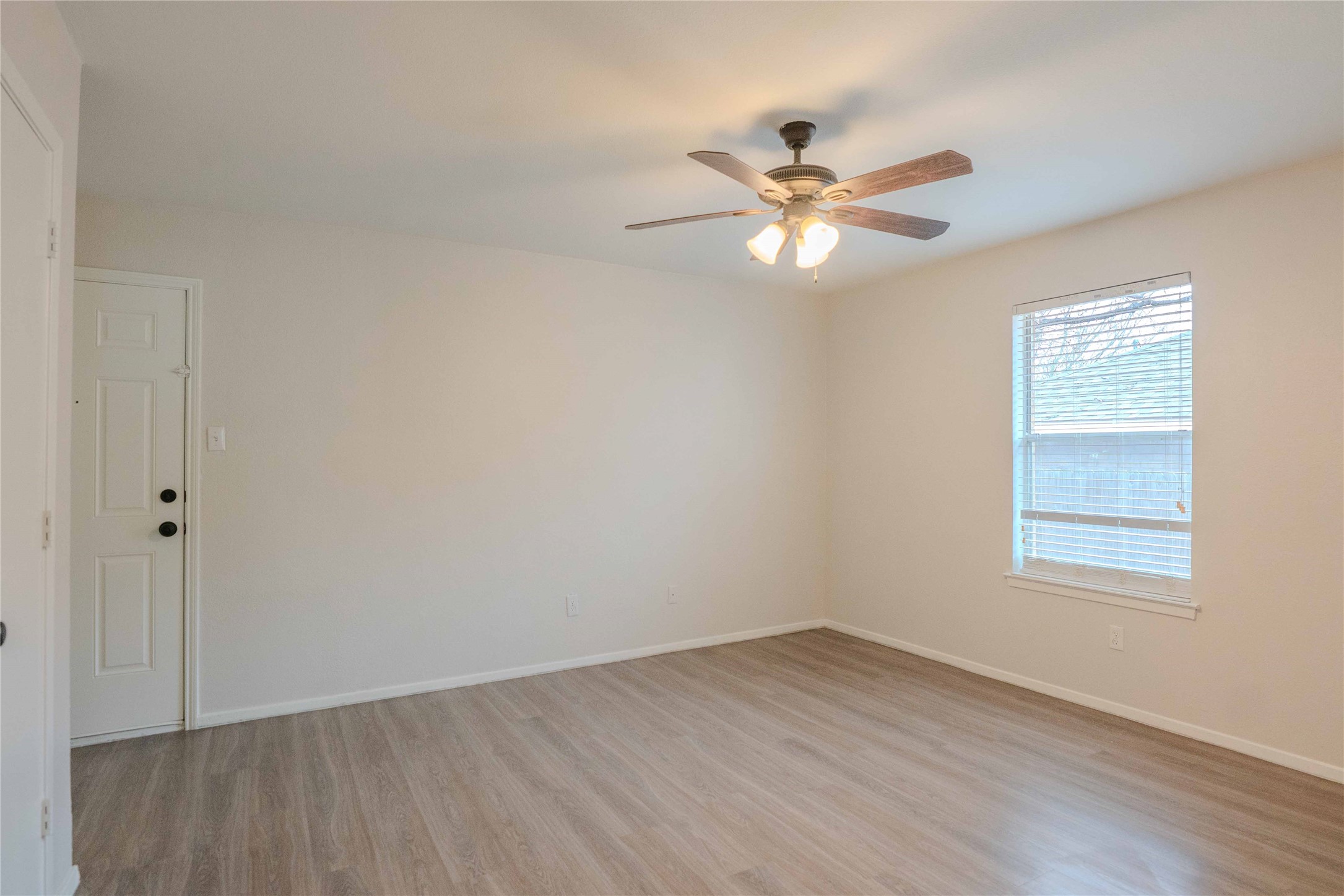 527 Crowley Road Arlington TX 76012