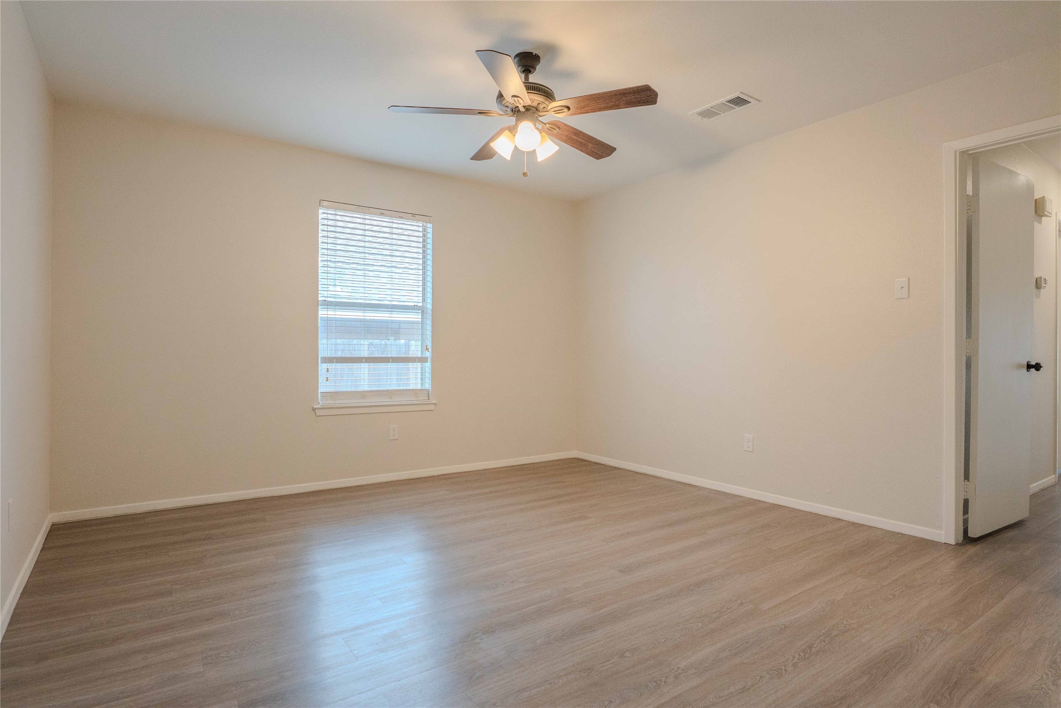 527 Crowley Road Arlington TX 76012