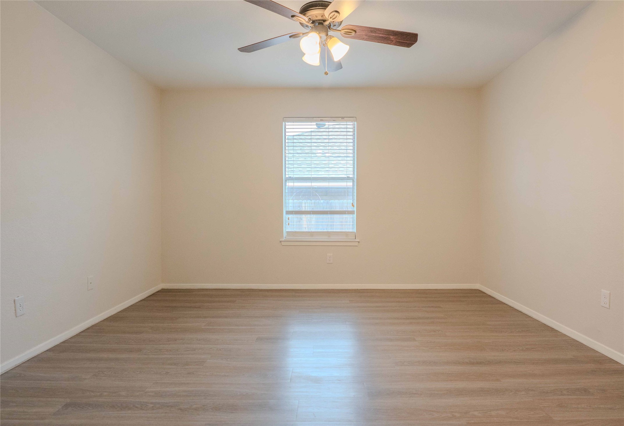 527 Crowley Road Arlington TX 76012