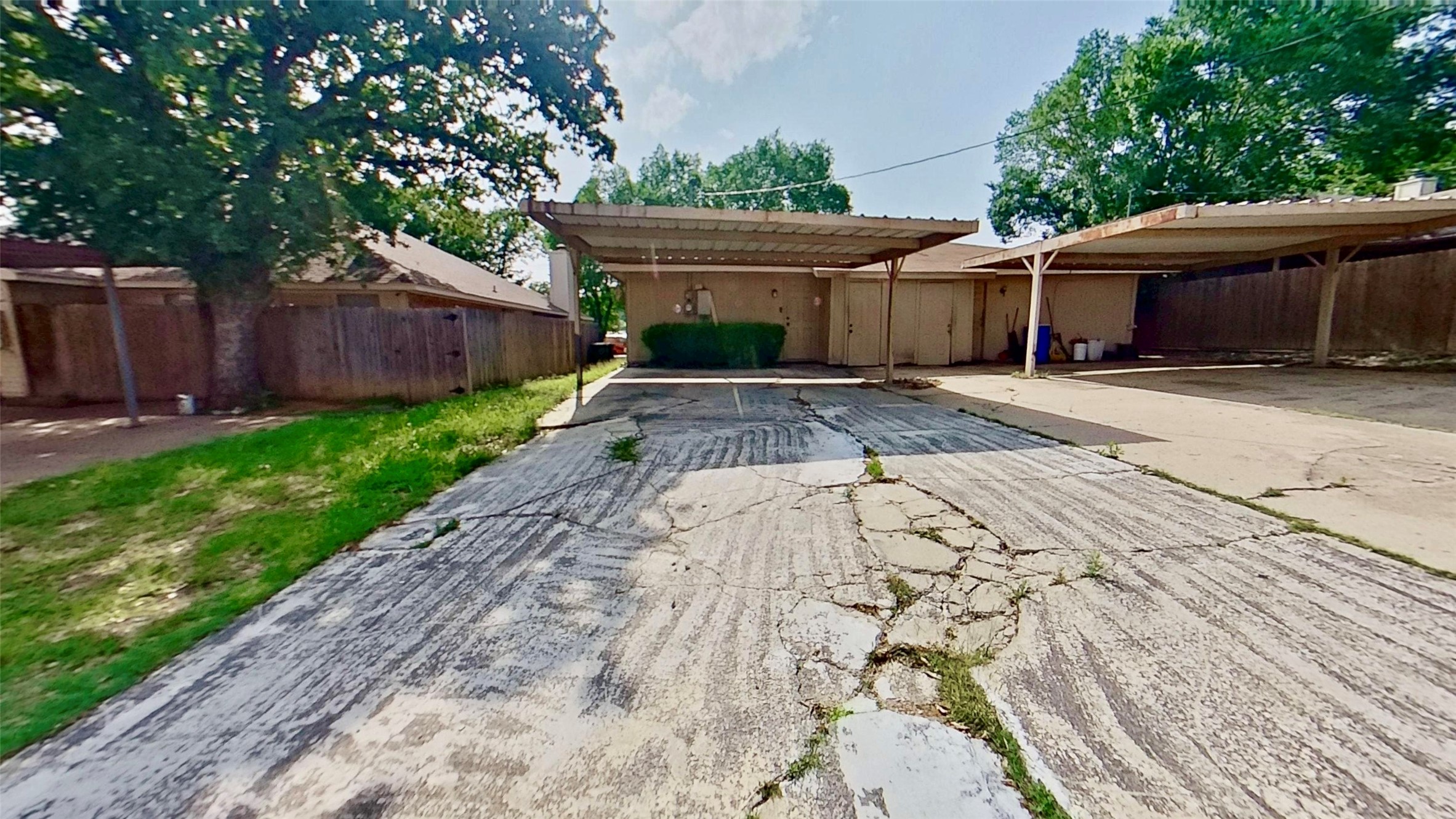 527 Crowley Road Arlington TX 76012
