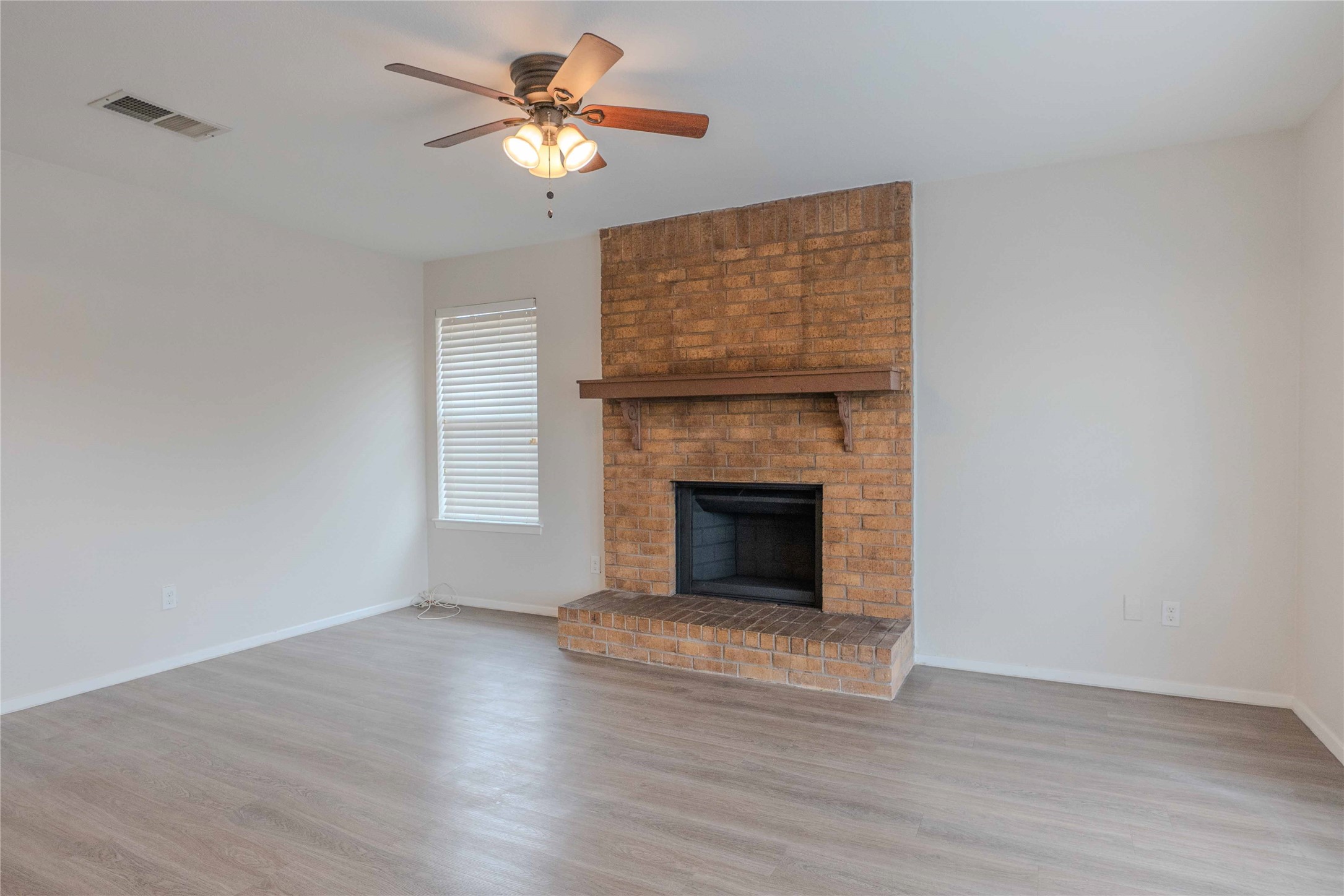 527 Crowley Road Arlington TX 76012