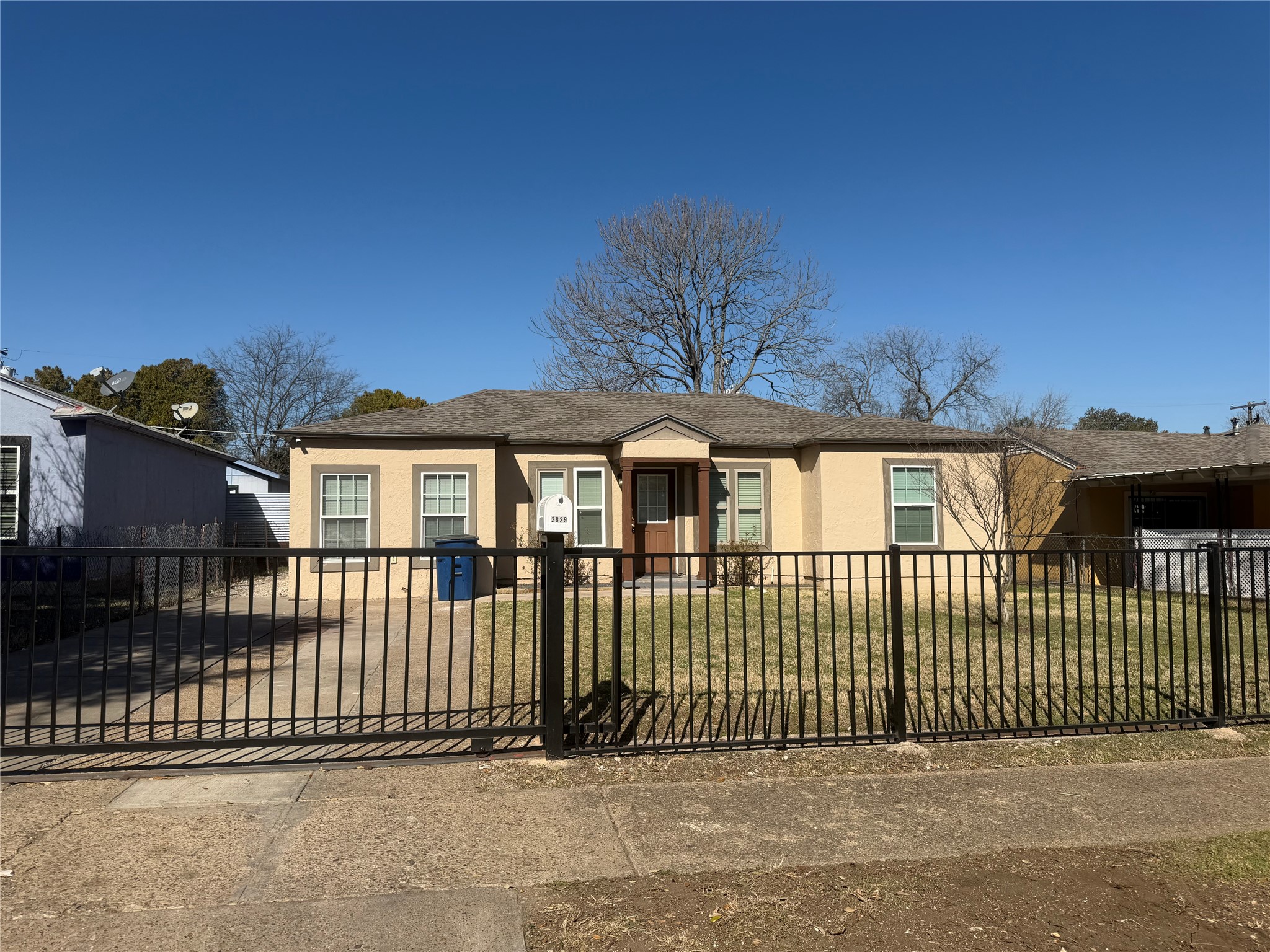 2829 Falls Drive Dallas TX 75211