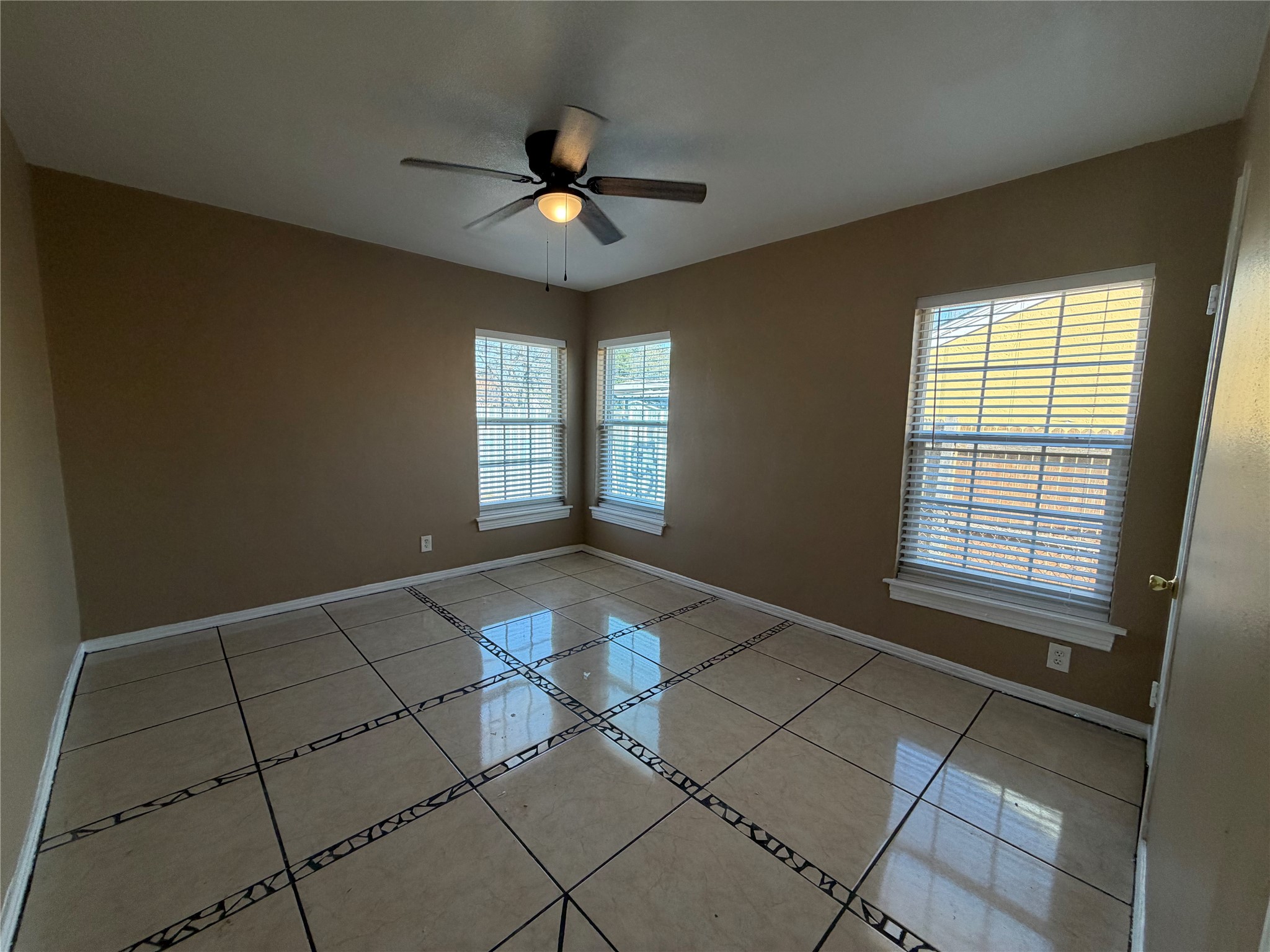 2829 Falls Drive Dallas TX 75211