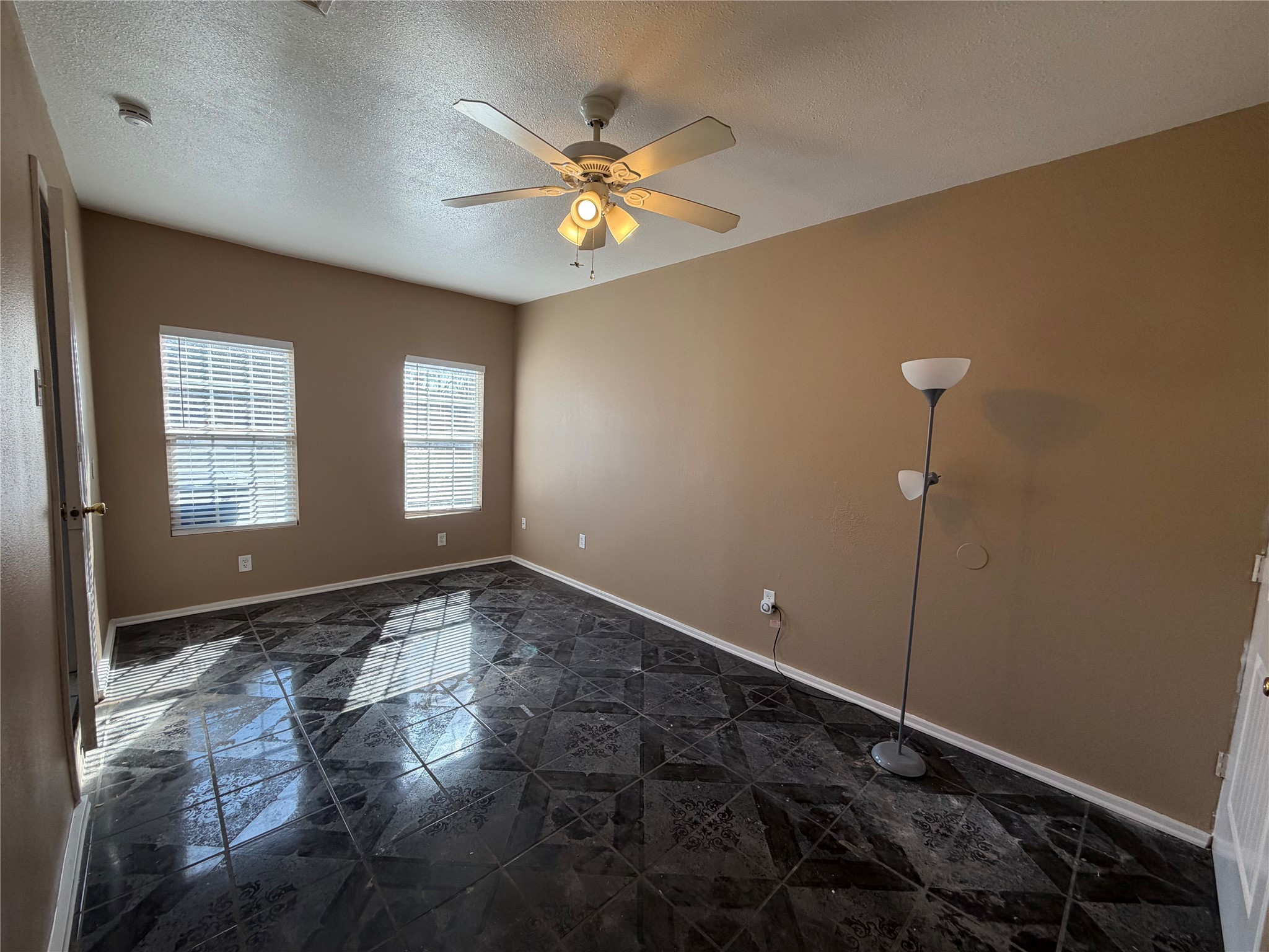 2829 Falls Drive Dallas TX 75211