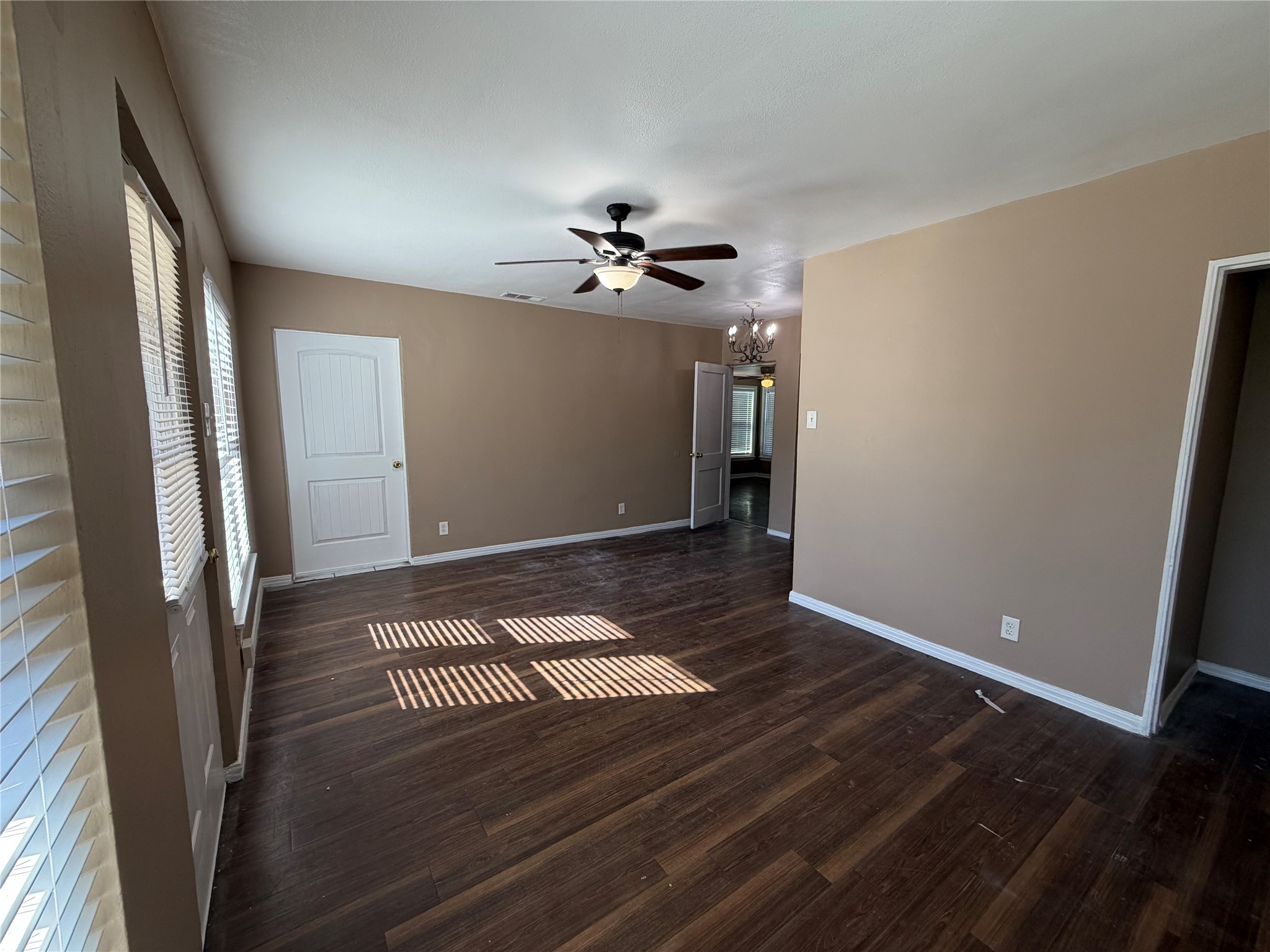 2829 Falls Drive Dallas TX 75211
