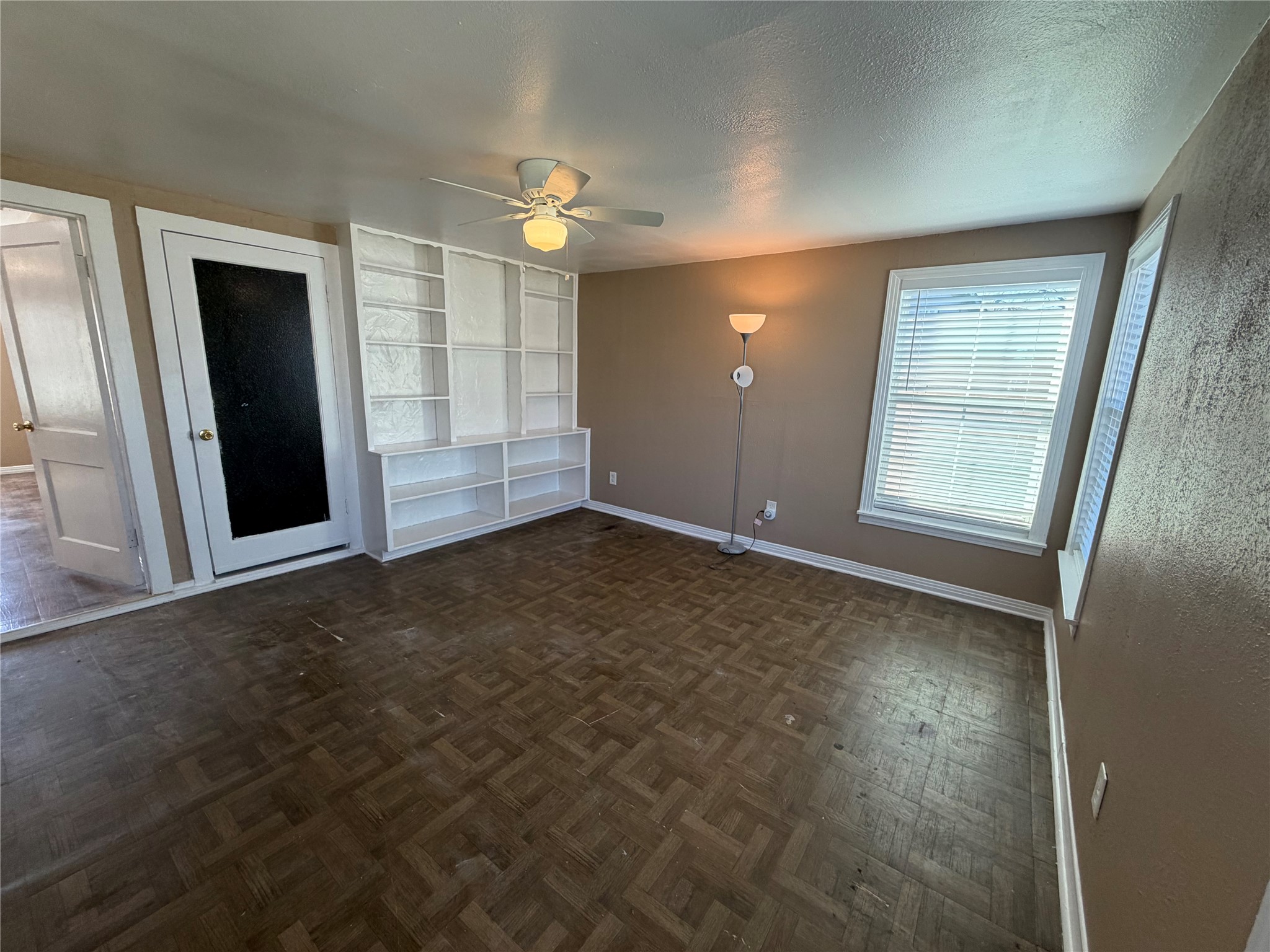 2829 Falls Drive Dallas TX 75211
