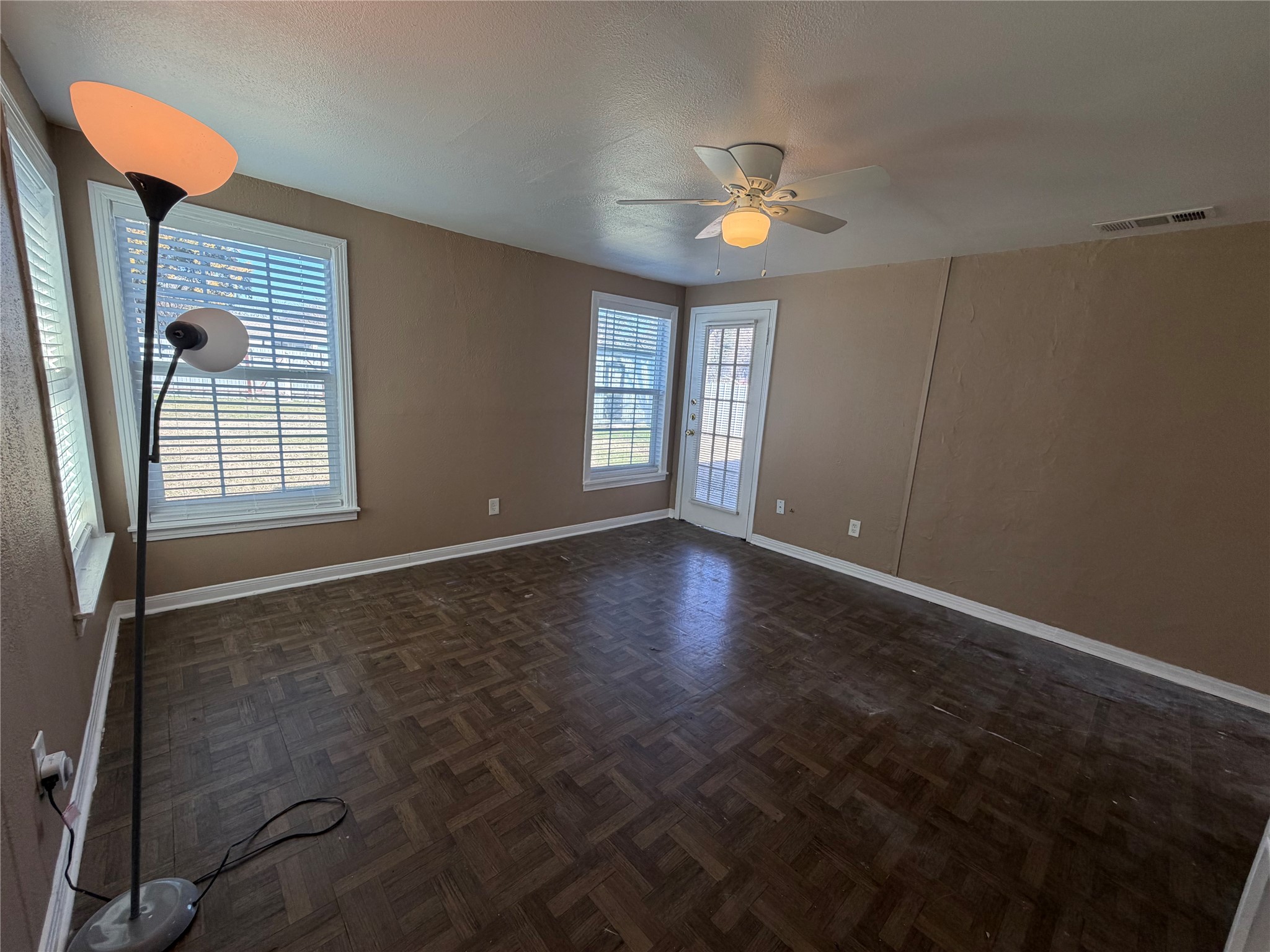 2829 Falls Drive Dallas TX 75211