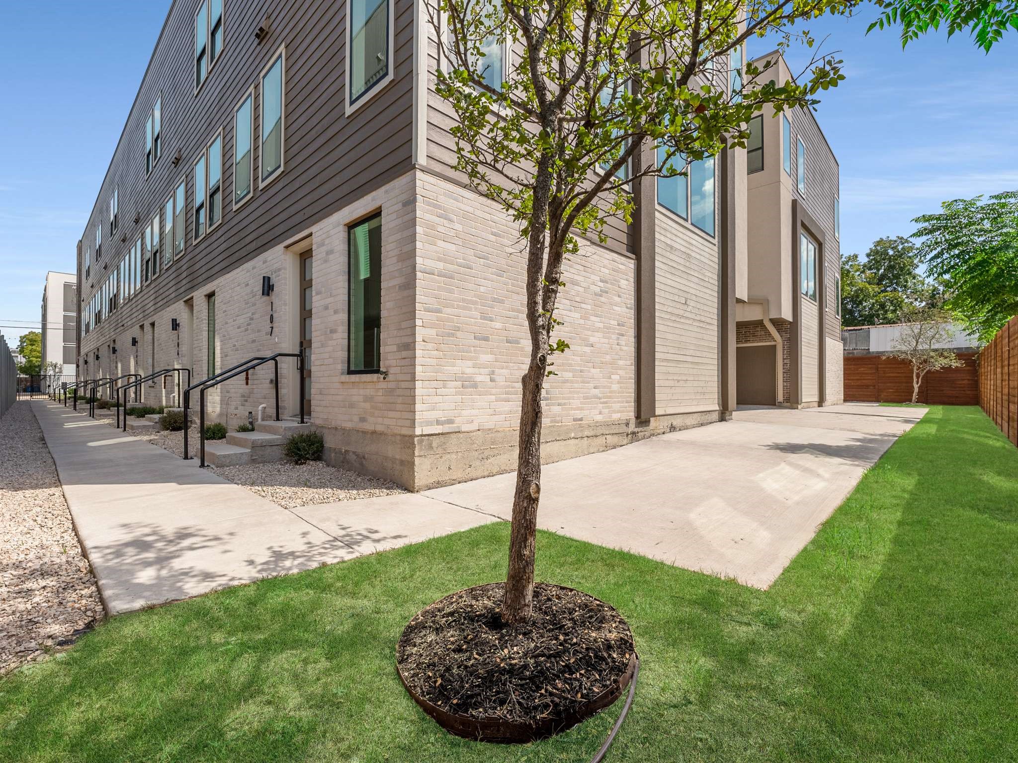 2015 N Prairie Avenue Dallas TX 75204
