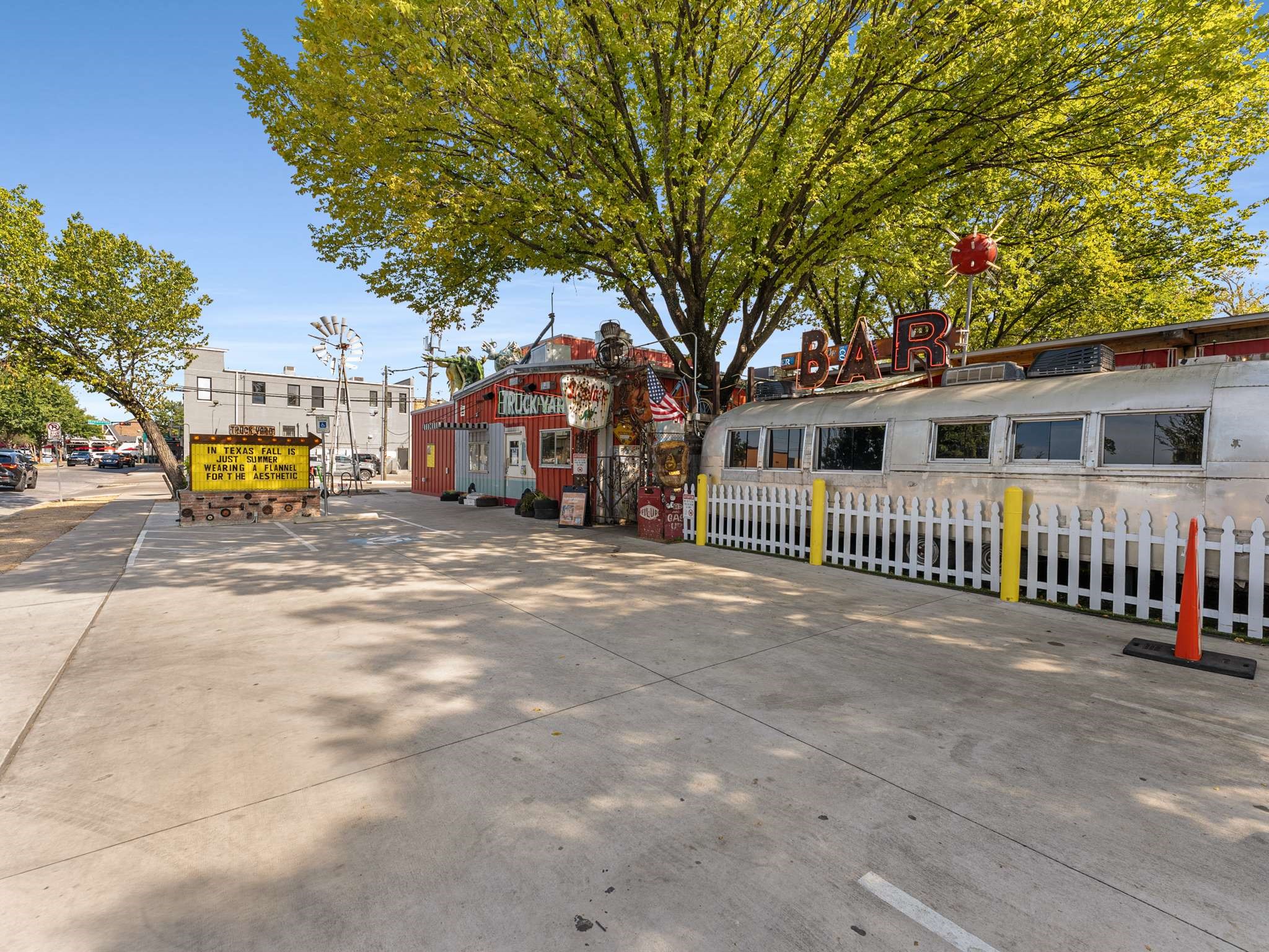 2015 N Prairie Avenue Dallas TX 75204