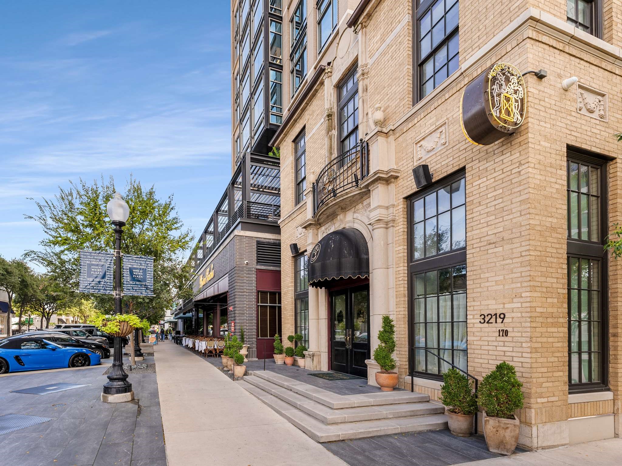 2015 N Prairie Avenue Dallas TX 75204