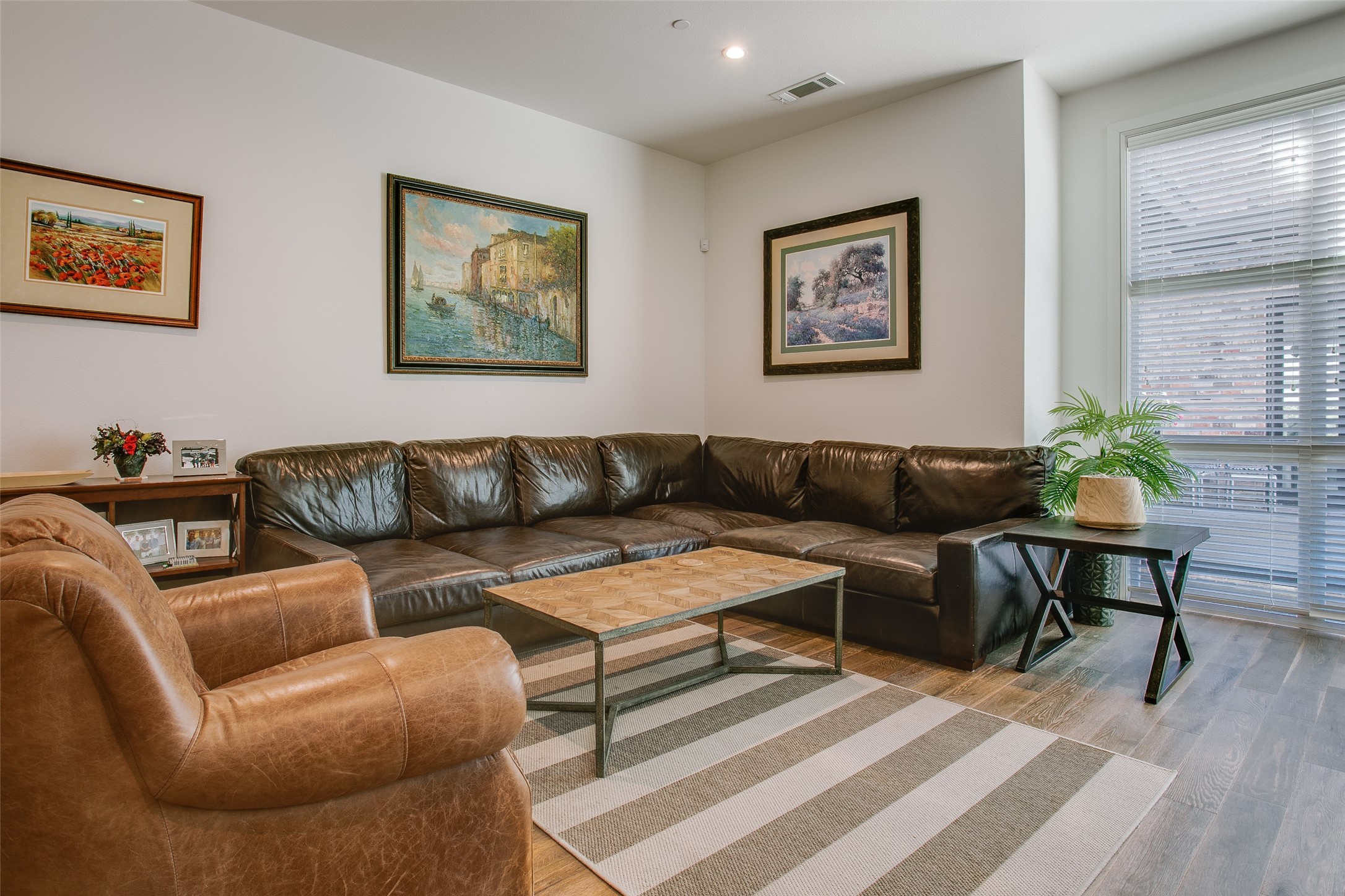5202 Capitol Dallas TX 75206