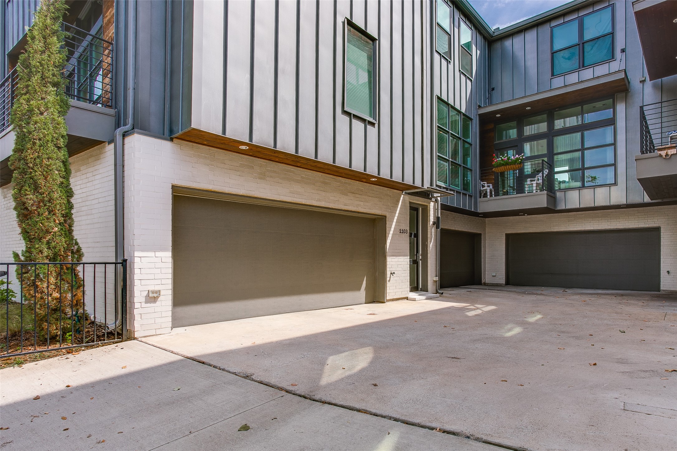 5202 Capitol Dallas TX 75206