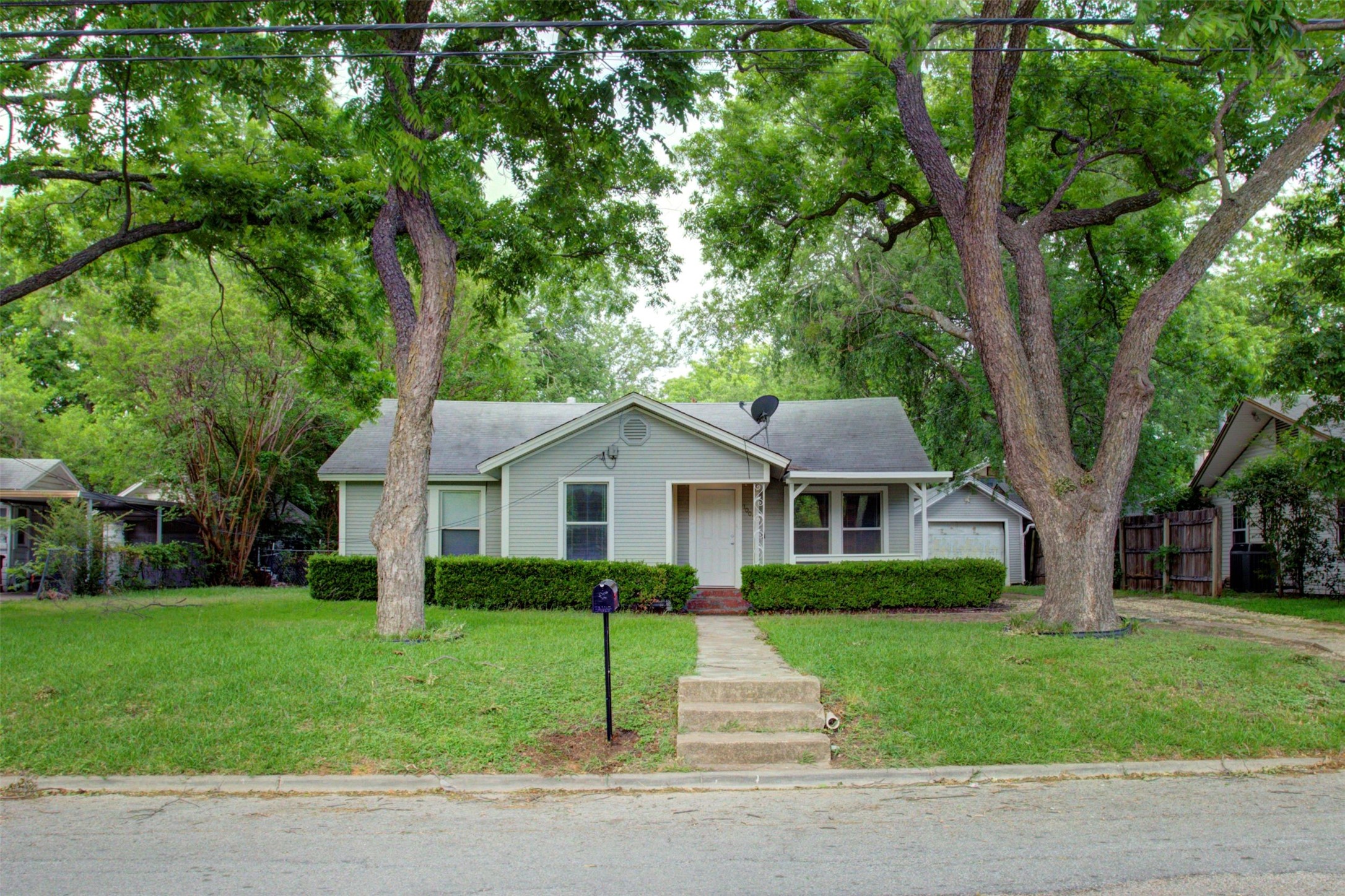 1005 N Buffalo Avenue Cleburne TX 76033