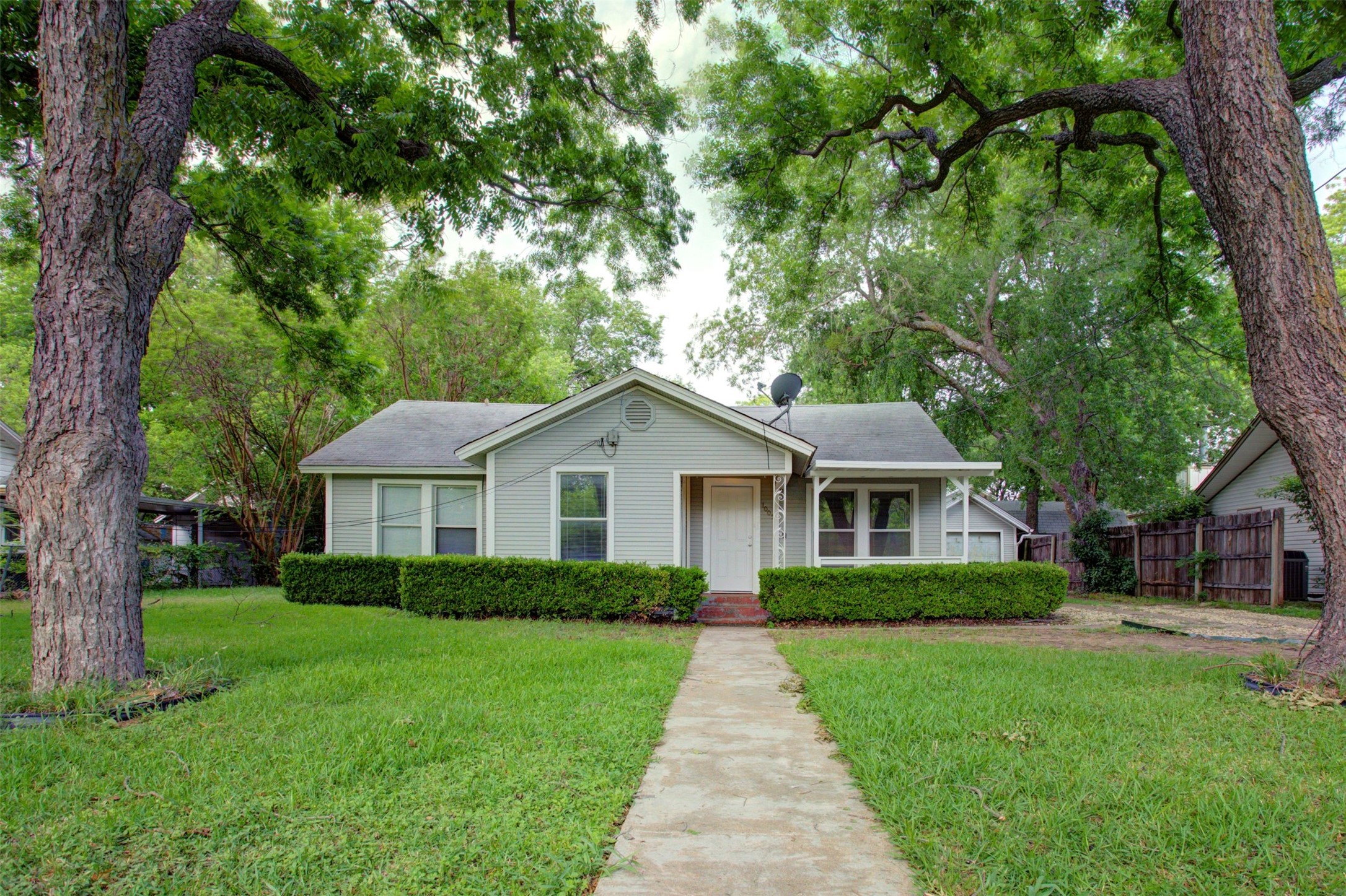 1005 N Buffalo Avenue Cleburne TX 76033