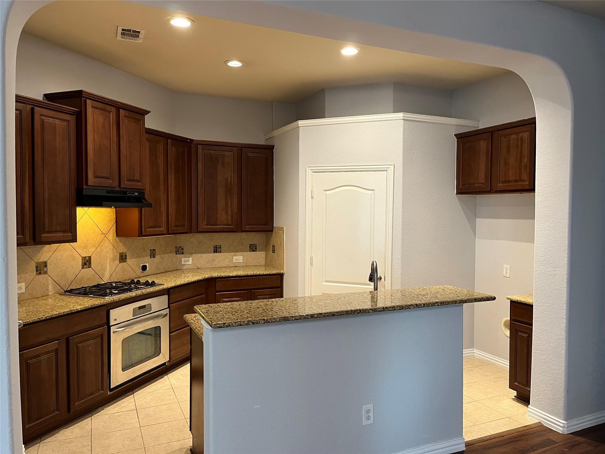1826 Long Bow Trail Euless TX 76040