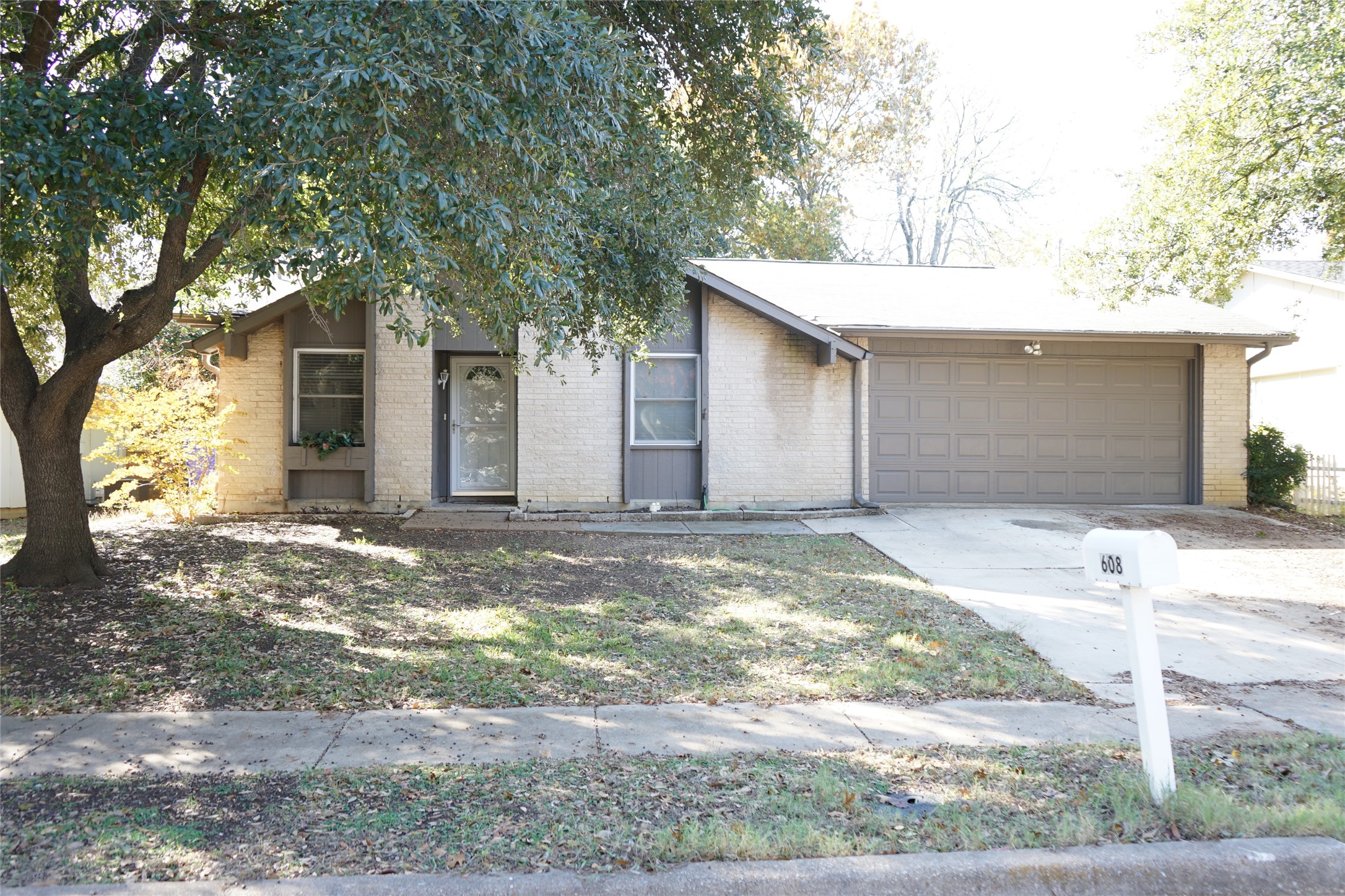 608 Hillcrest Street Mansfield TX 76063