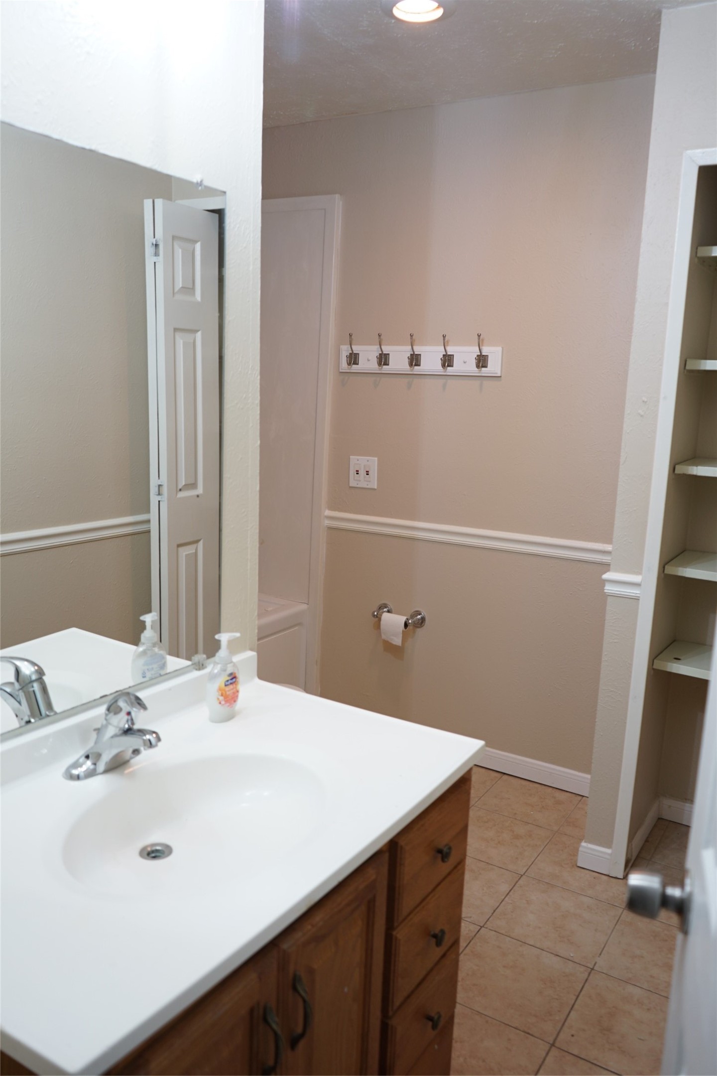608 Hillcrest Street Mansfield TX 76063