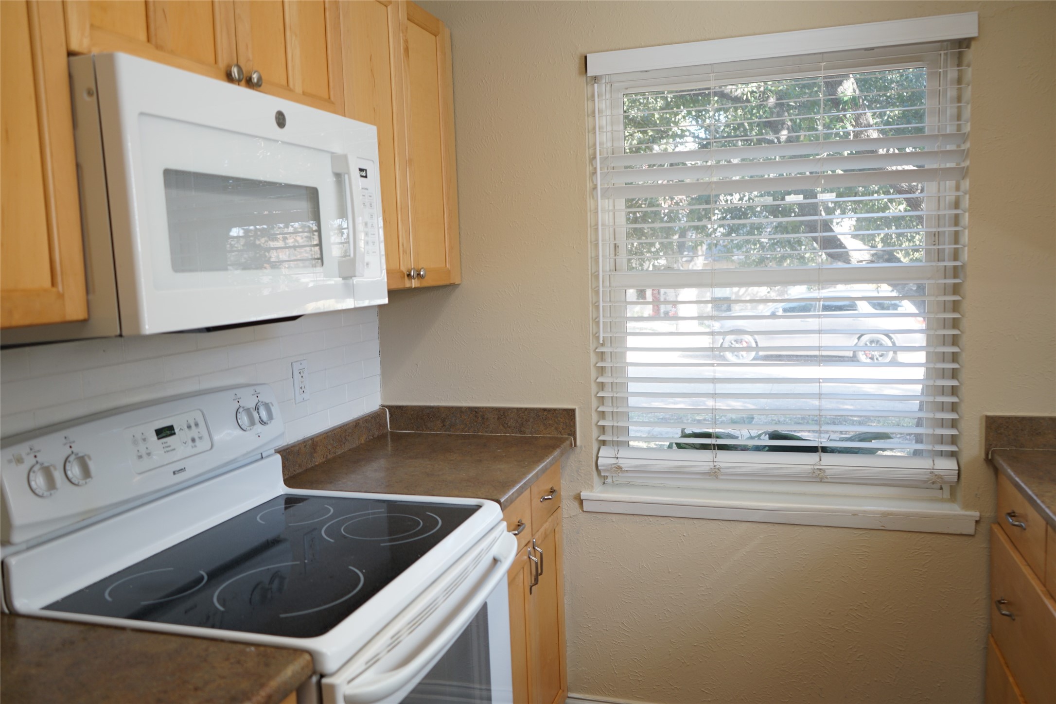 608 Hillcrest Street Mansfield TX 76063