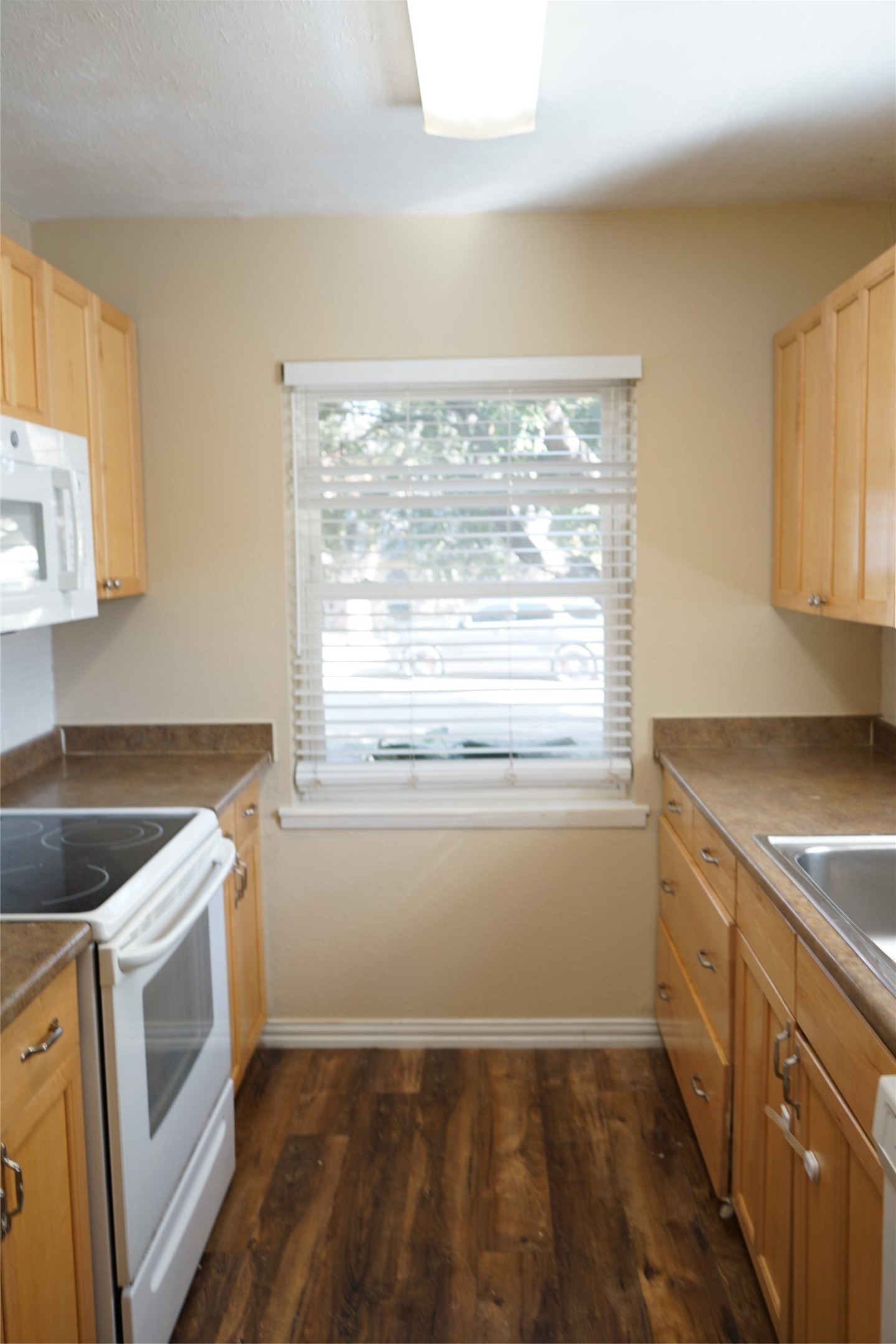 608 Hillcrest Street Mansfield TX 76063