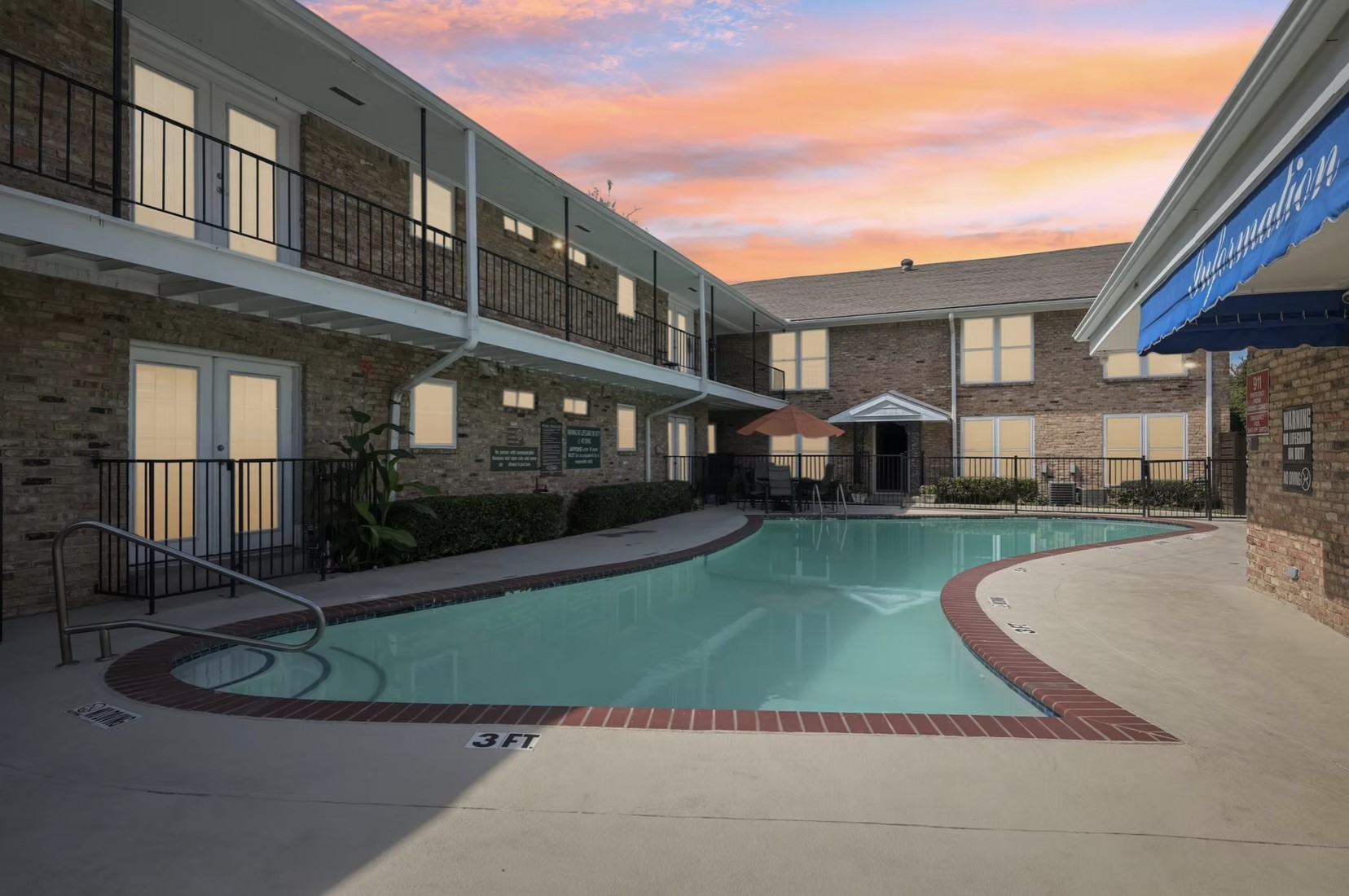 6151 E Mockingbird Lane Dallas TX 75214
