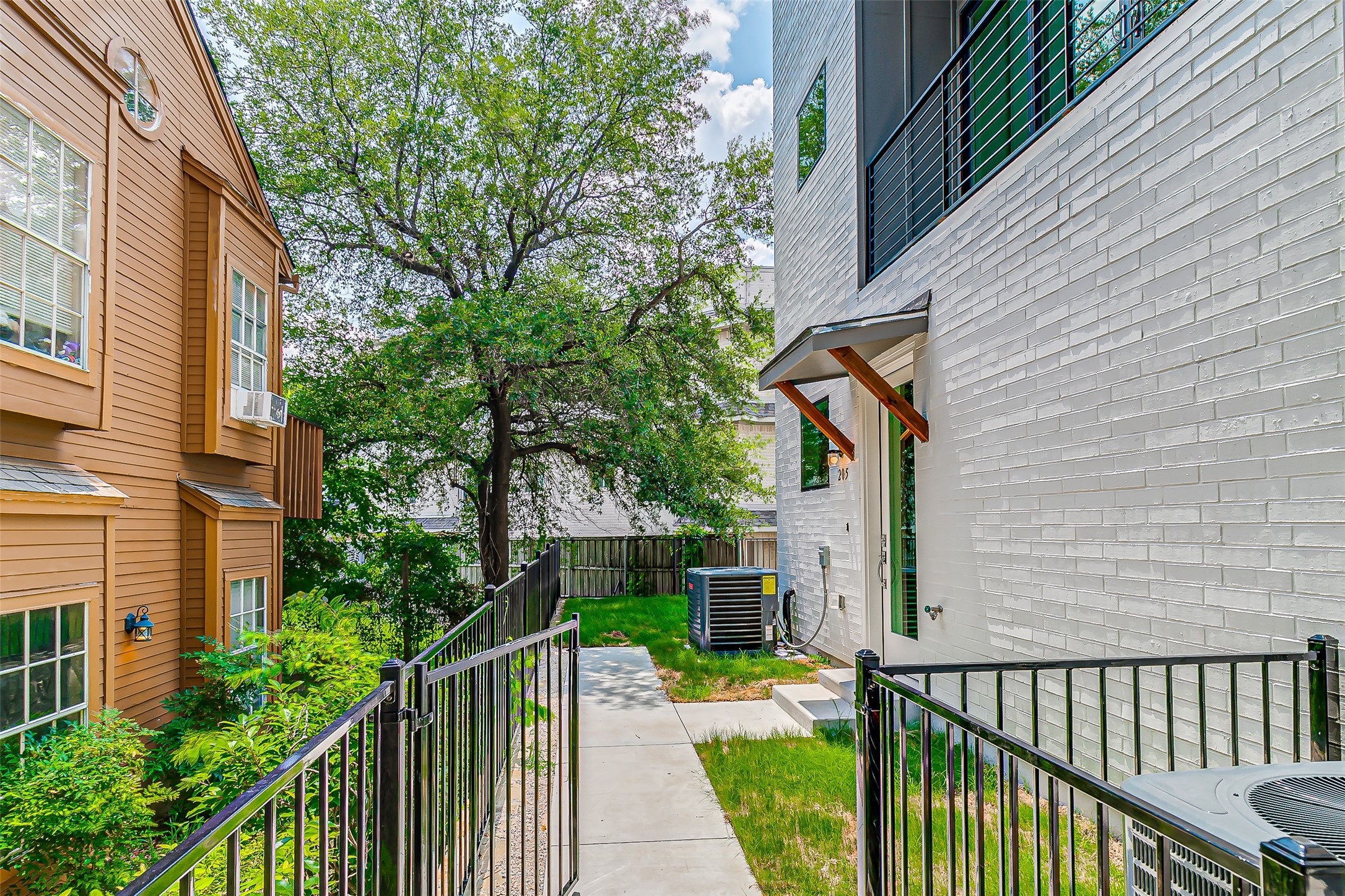 6028 Lewis Street Dallas TX 75206