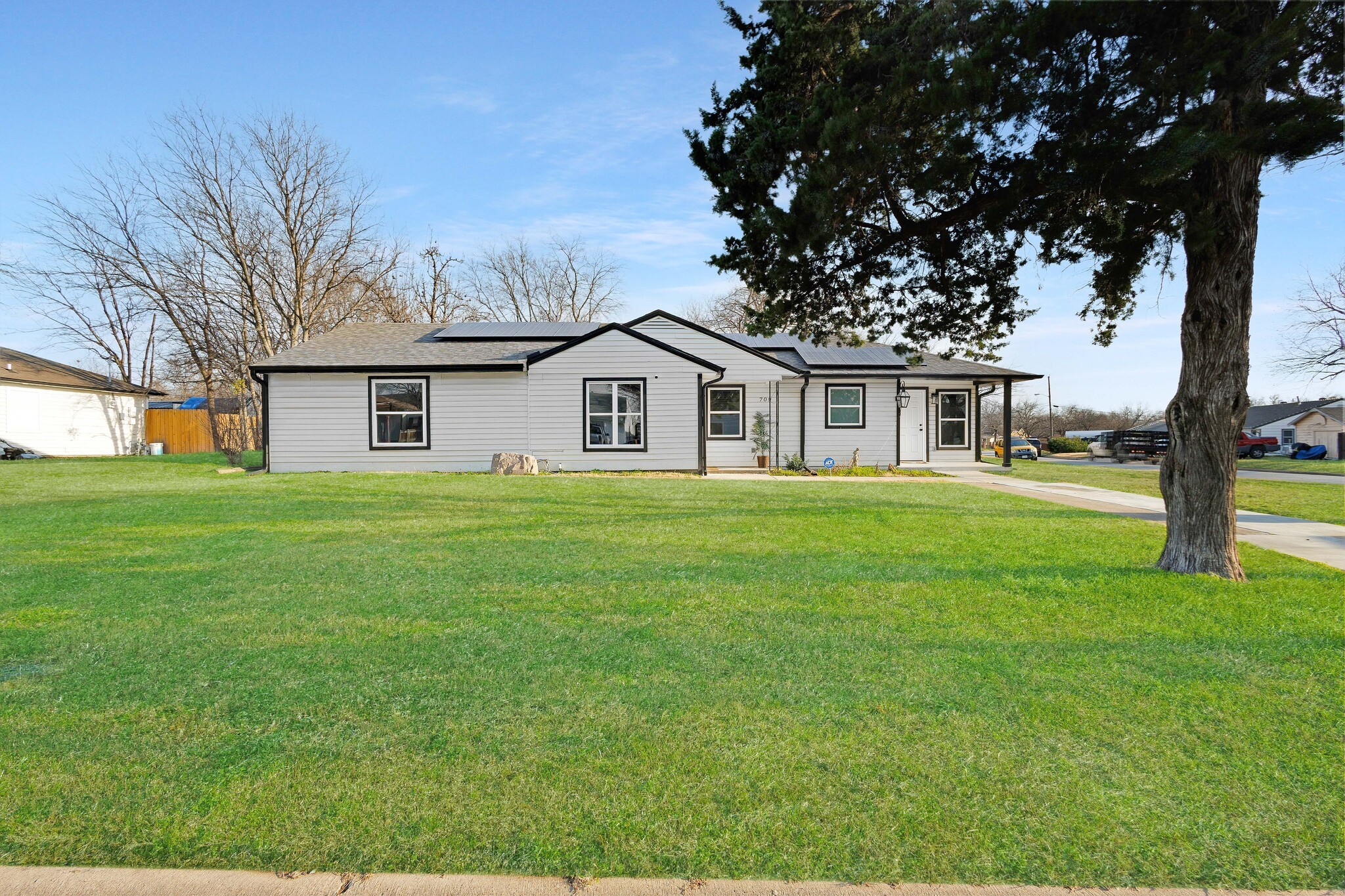 709 SW Dallas Street Grand Prairie TX 75051