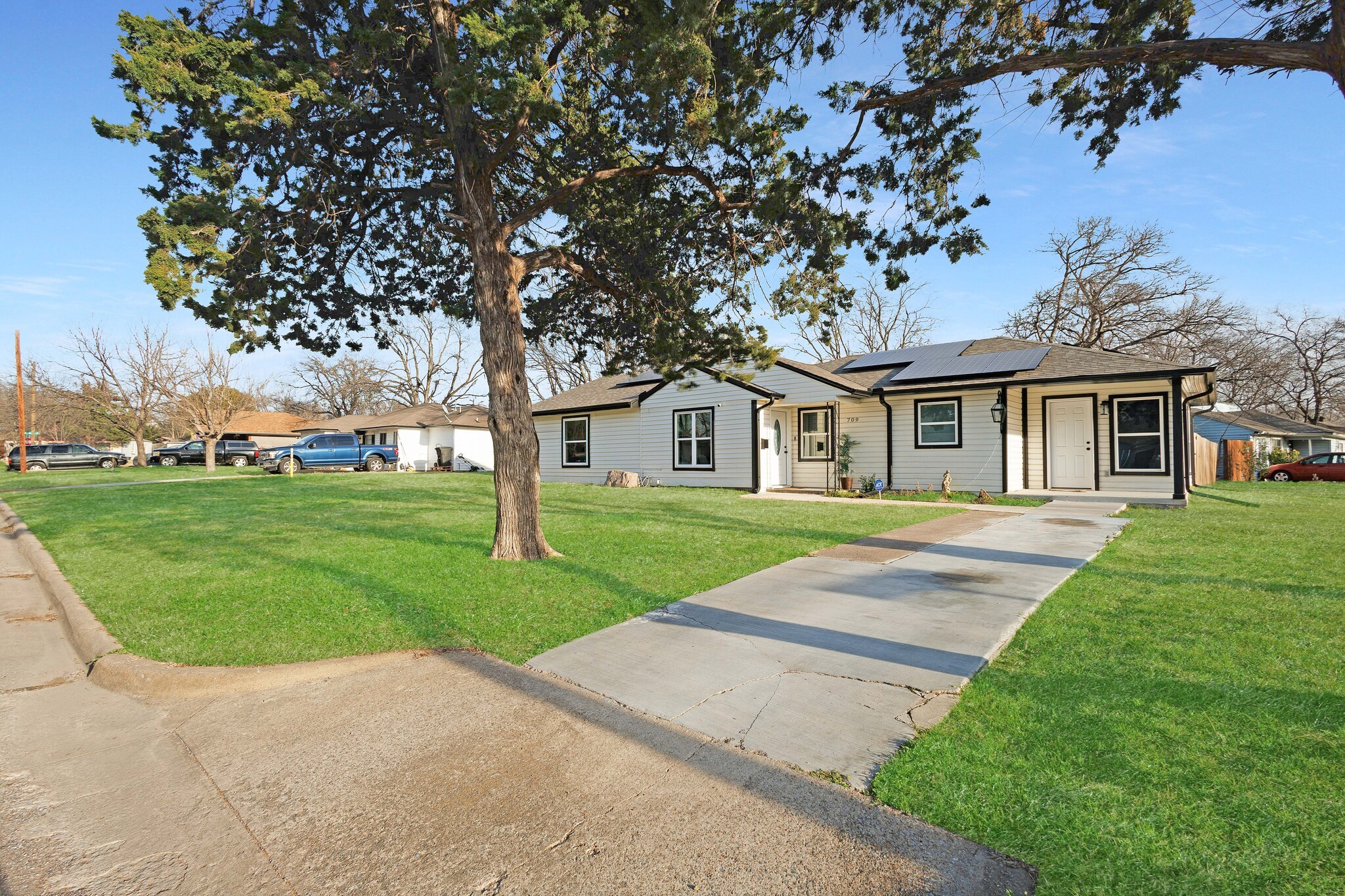 709 SW Dallas Street Grand Prairie TX 75051