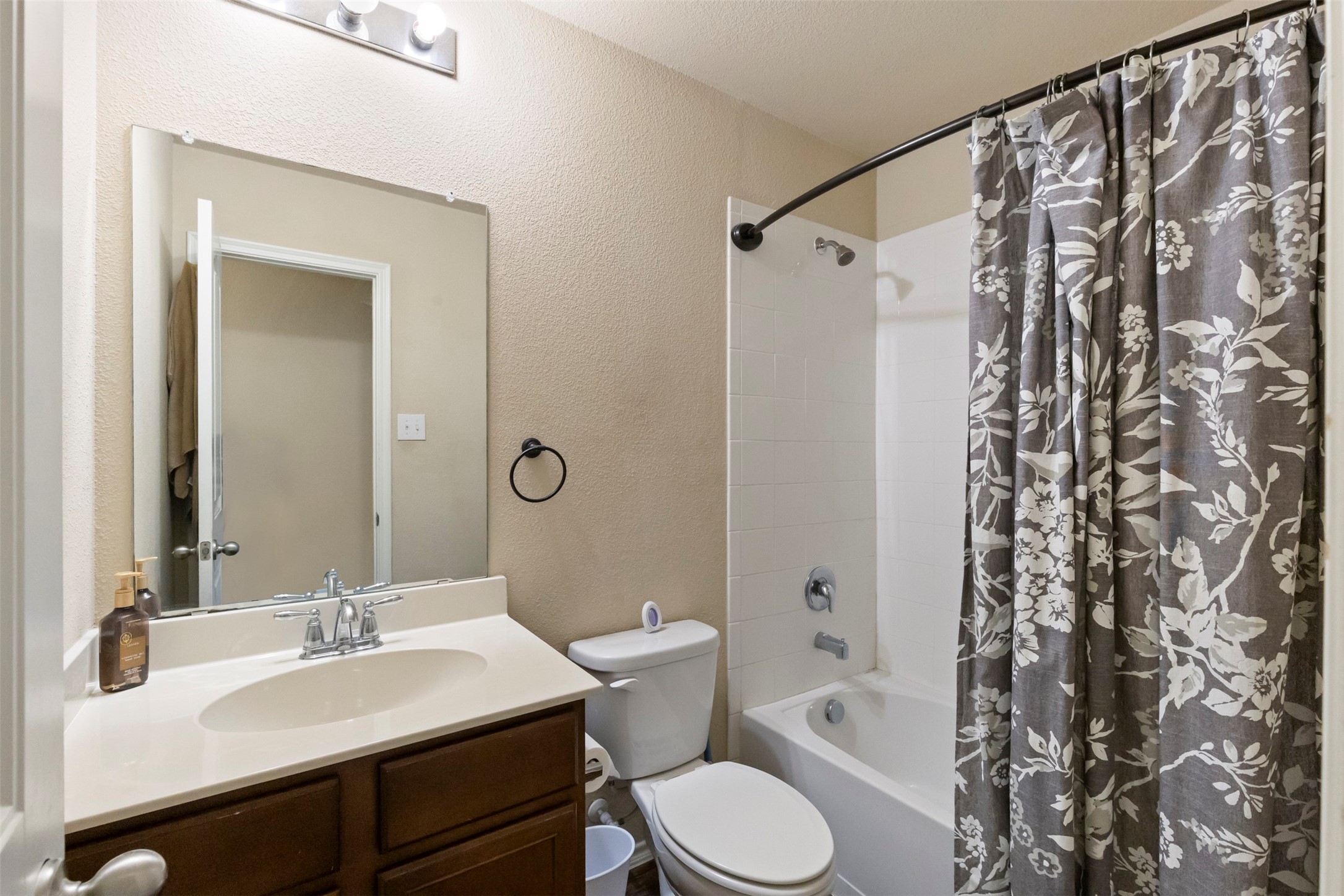 4127 Passage Way Lancaster TX 75146
