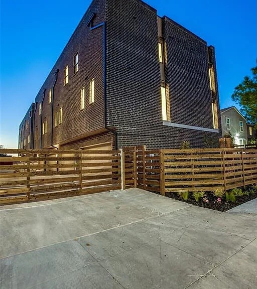 1913 Dowgate Court Dallas TX 75204
