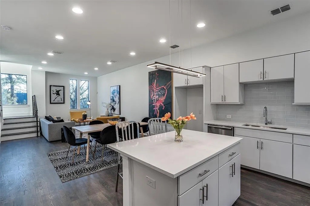 1913 Dowgate Court Dallas TX 75204