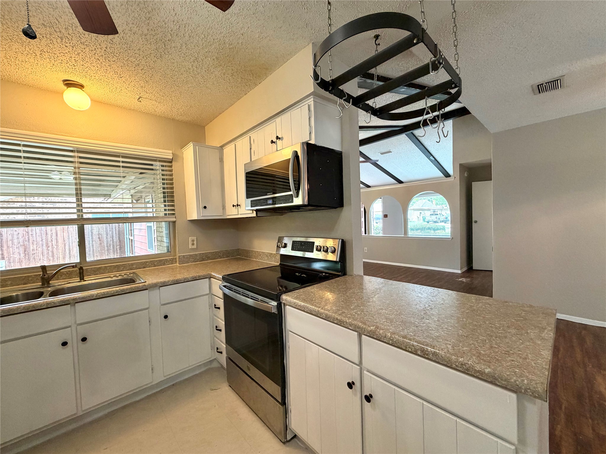 1506 Whiteoak Drive Garland TX 75040